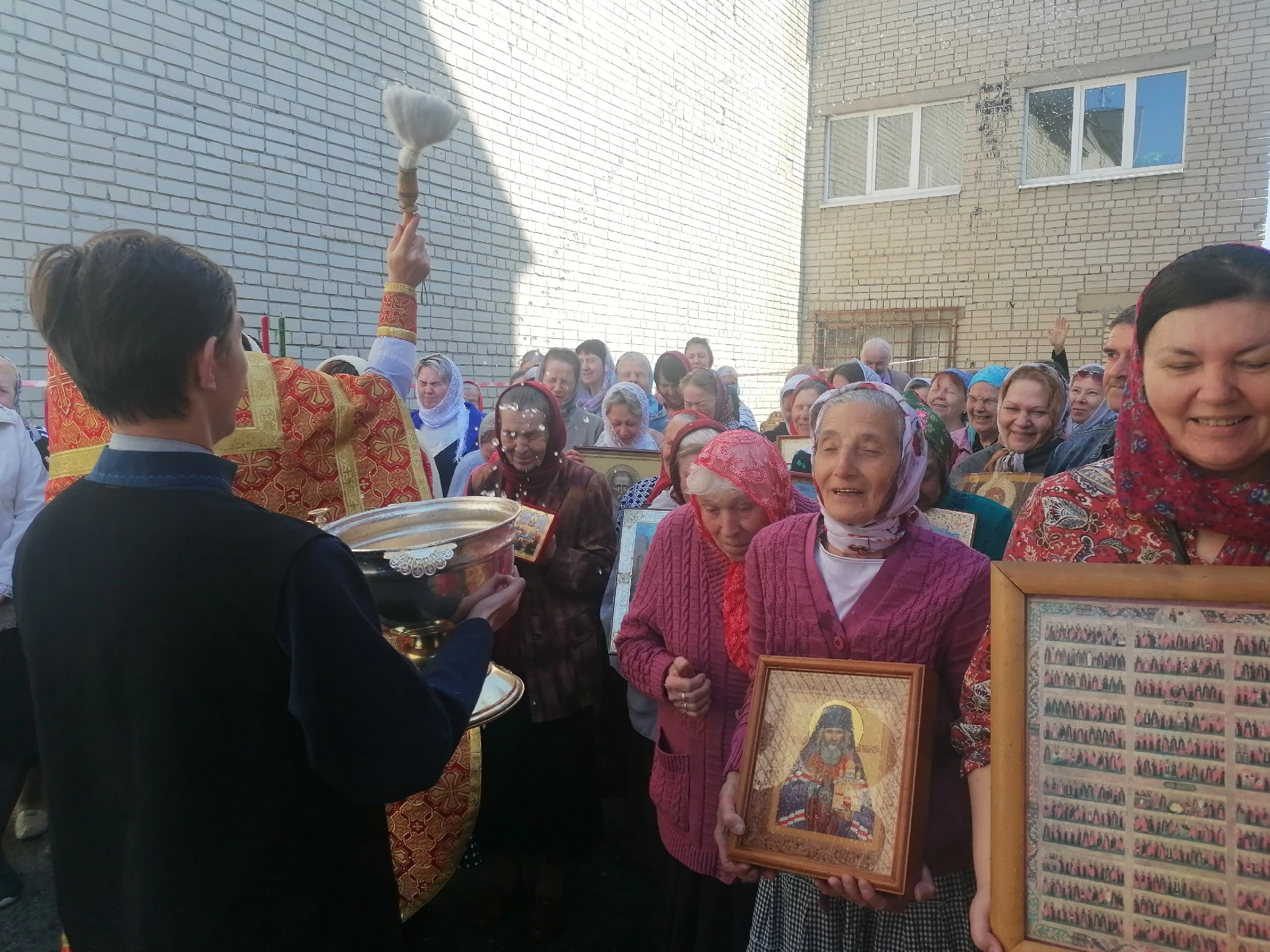 В пятницу Светлой седмицы иерей Владимир Журавлев совершил Божественную литургию