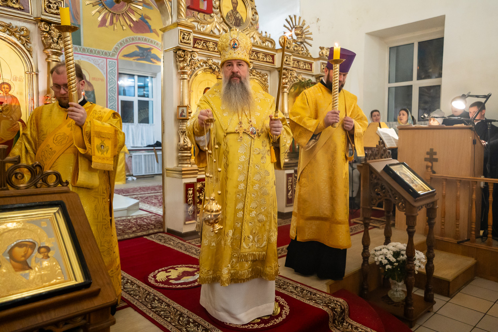 В канун престольного праздника митрополит Серафим совершил всенощное бдение в нашем храме