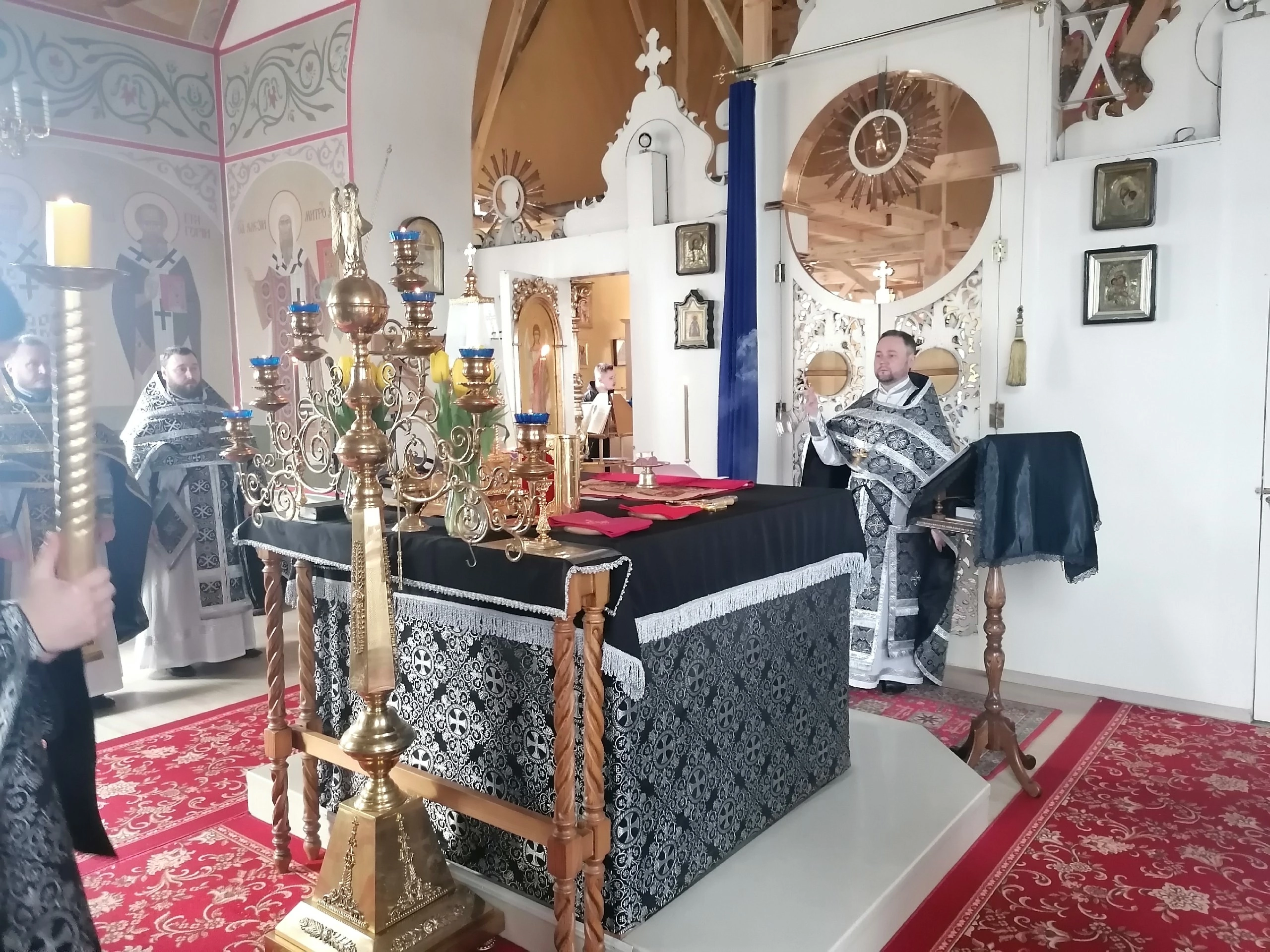 Протоиерей Александр Филиппов совершил Божественную Литургию Преждеосвященных Даров