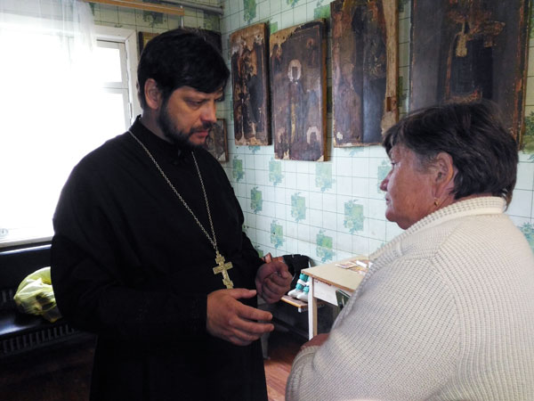 Иерей Сергий Беляков посетил Дом ночного пребывания.