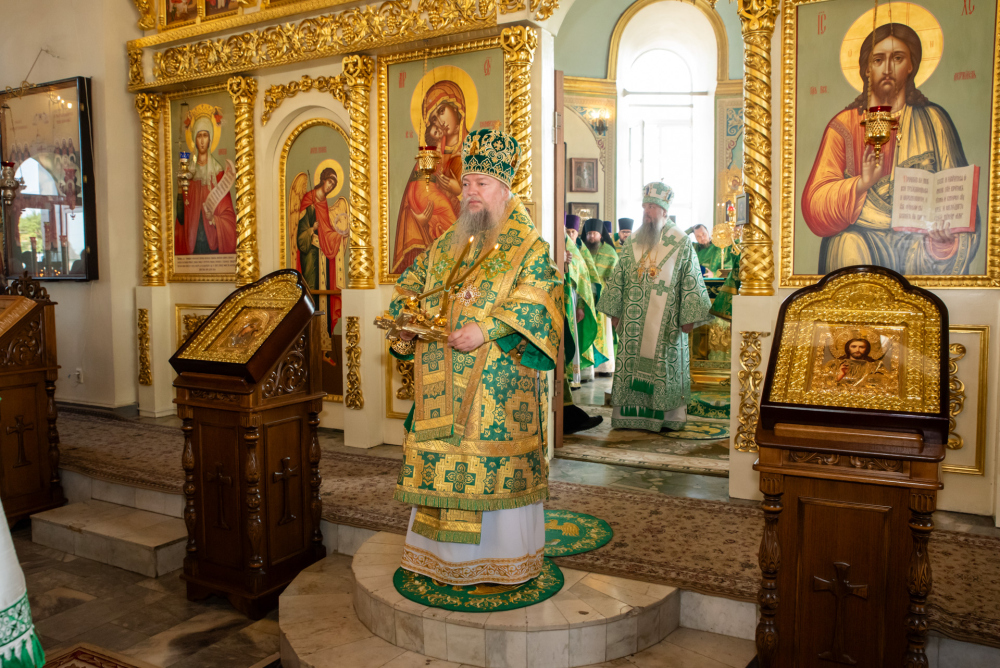В день памяти Иоанна Оленевского протоиерей Александр Филиппов сослужил митрополиту Серафиму за  литургией в селе Соловцовка