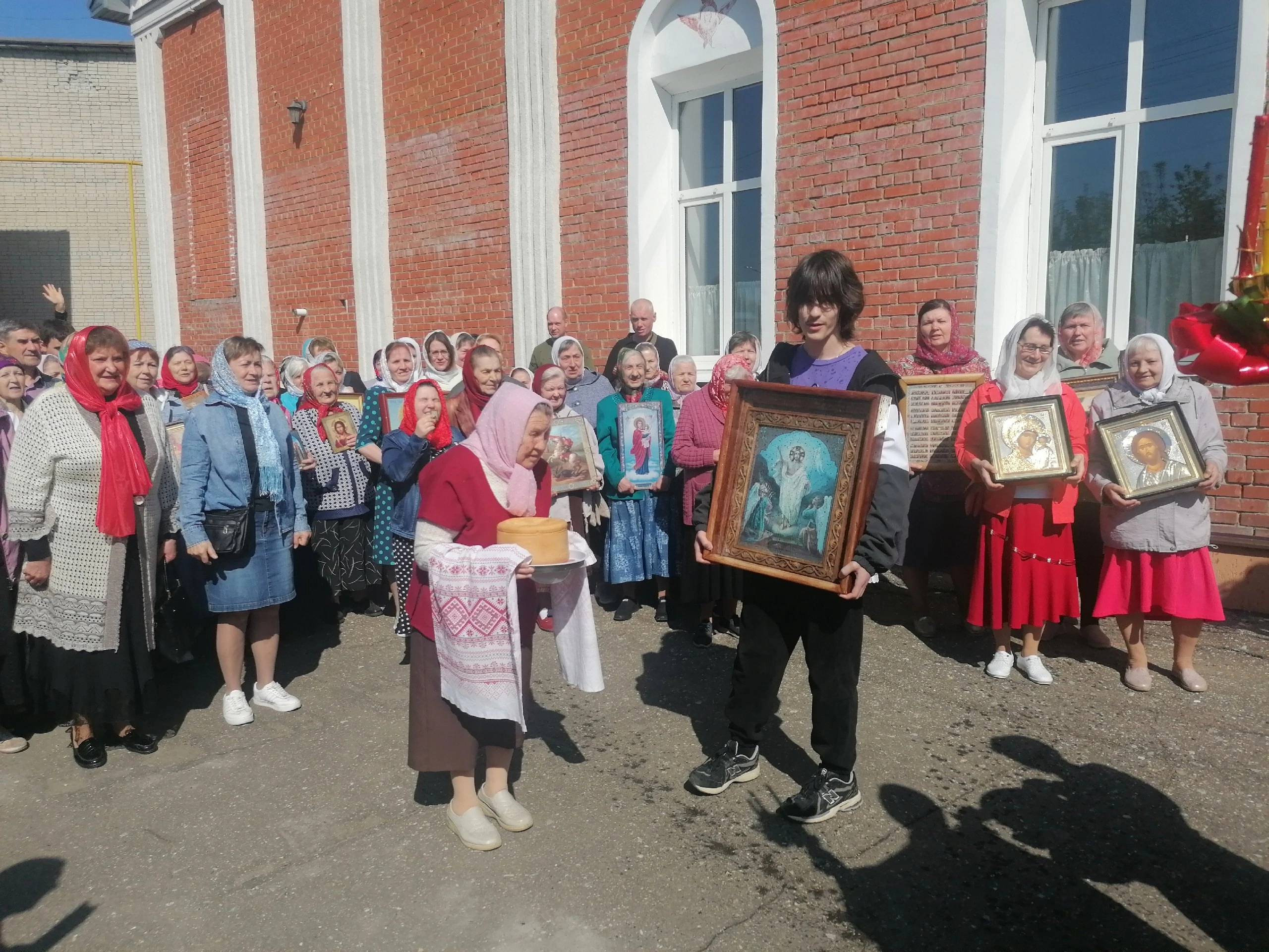 В пятницу Светлой седмицы иерей Владимир Журавлев совершил Божественную литургию