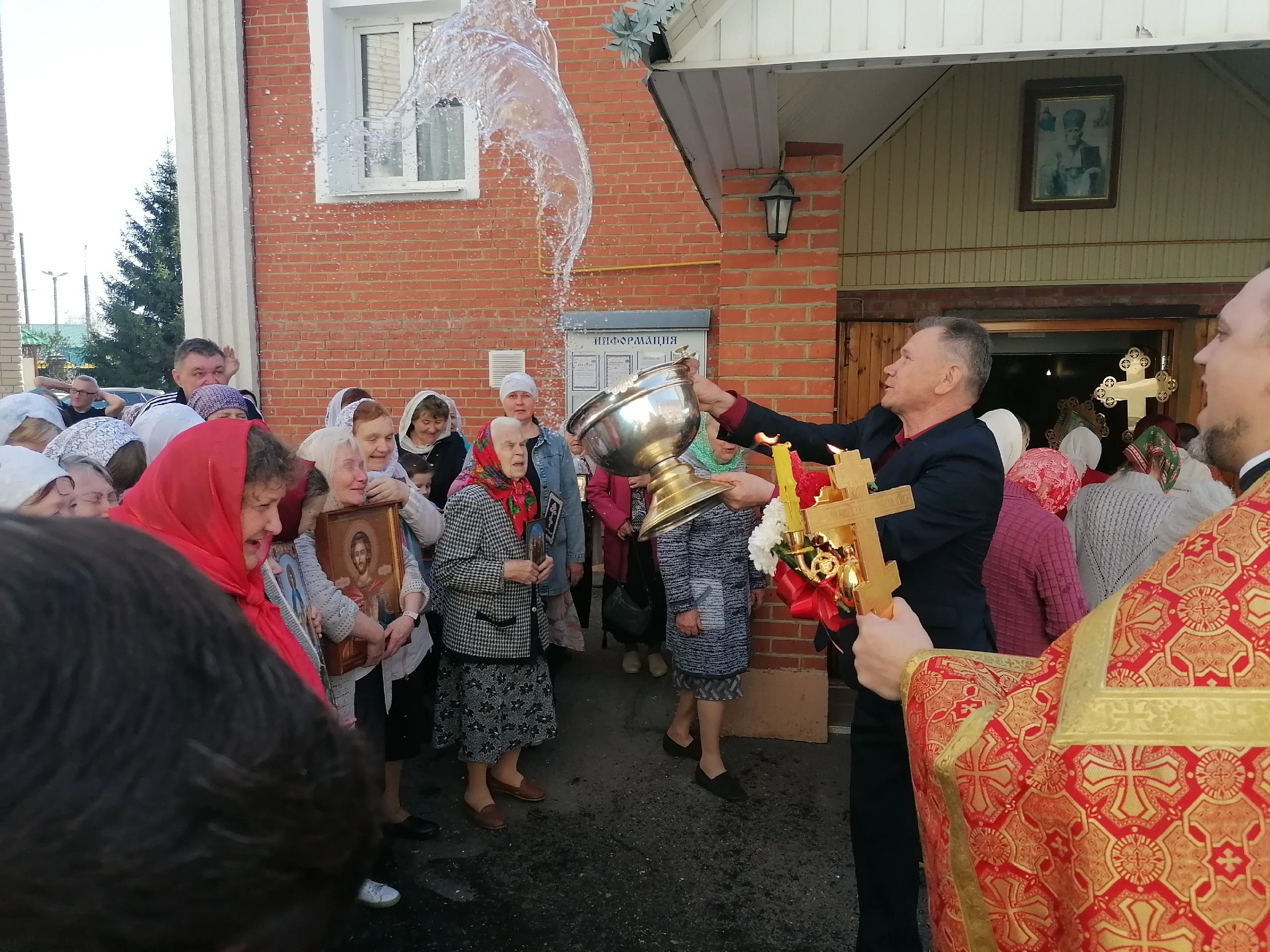 Во вторник Светлой седмицы протоиерей Александр Филиппов совершил Божественную литургию