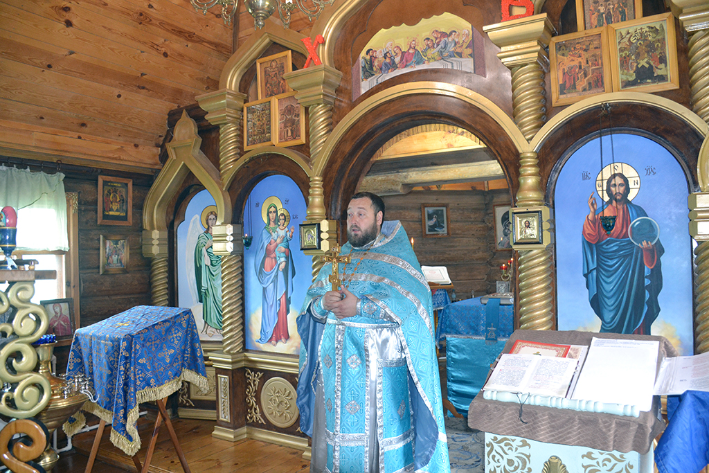 Протоиерей Антоний Шварёв совершил Божественную литургию в ИК-7