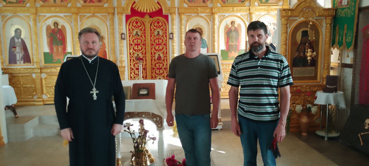 Иерей Сергий Карасёв с волонтёрами отправили крещенскую воду для бойцов СВО