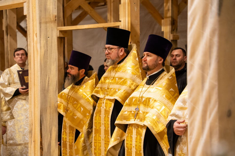 В праздник Рождества Христова протоиерей Александр Филиппов сослужил иерархам Пензенской митрополии за великой вечерней в Спасском кафедральном соборе