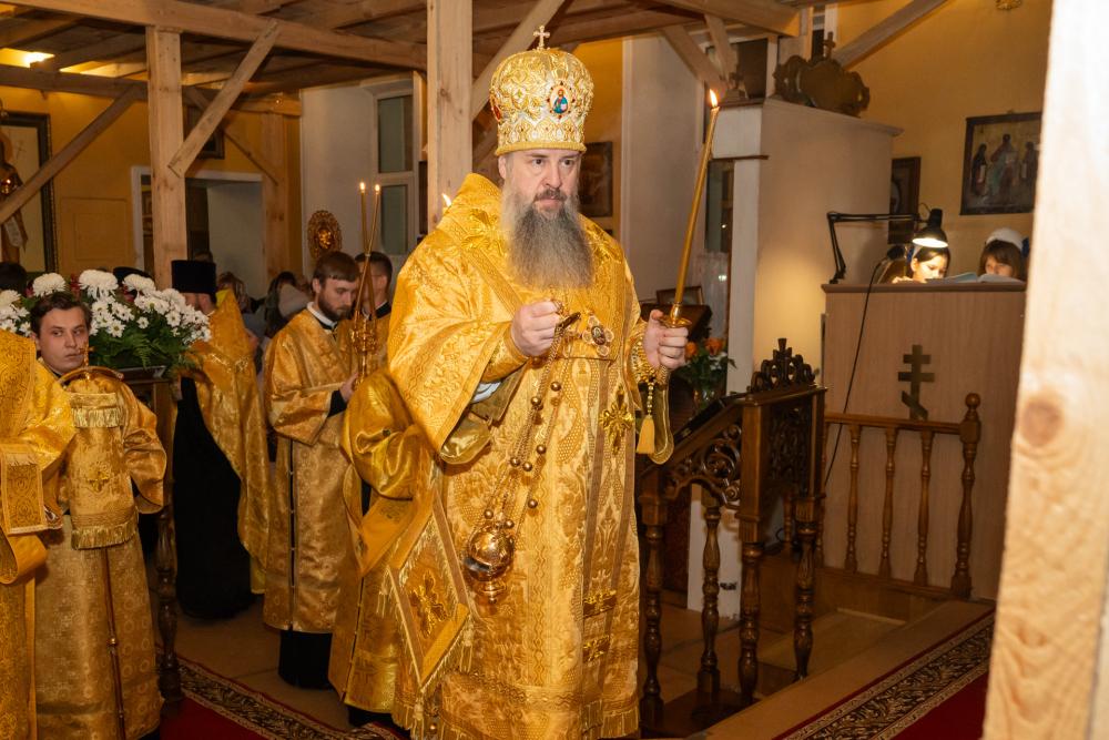 В канун престольного праздника митрополит Серафим совершил всенощное бдение в нашем храме