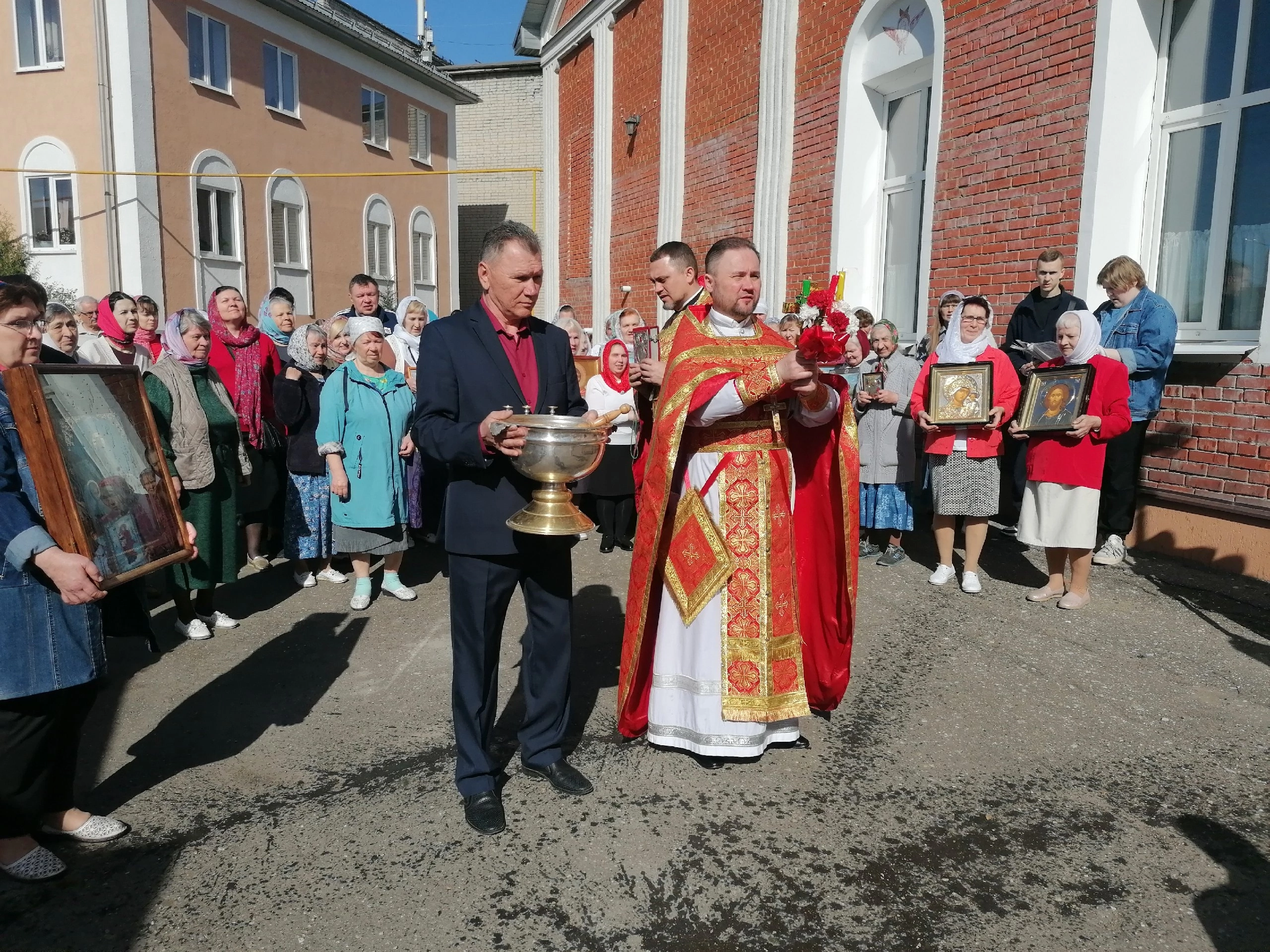Во вторник Светлой седмицы протоиерей Александр Филиппов совершил Божественную литургию