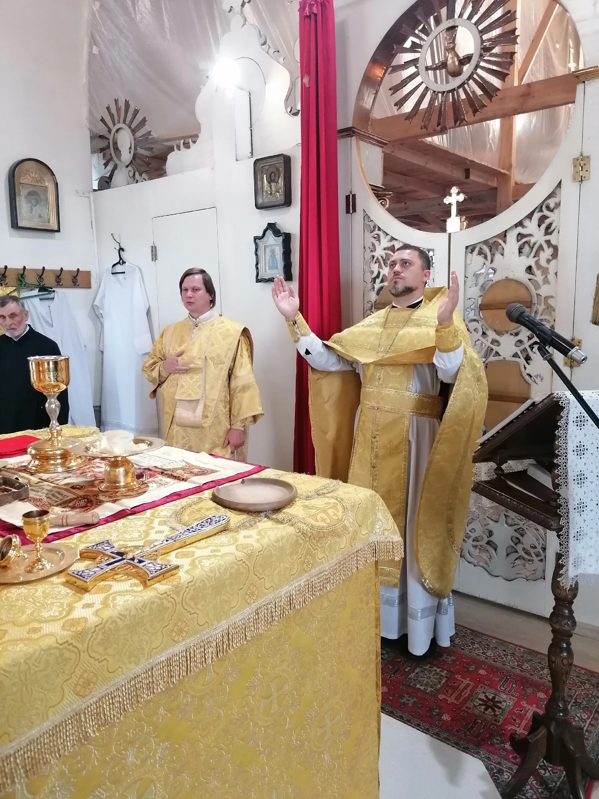 Богослужения в Неделю 6-ю по Пятидесятнице