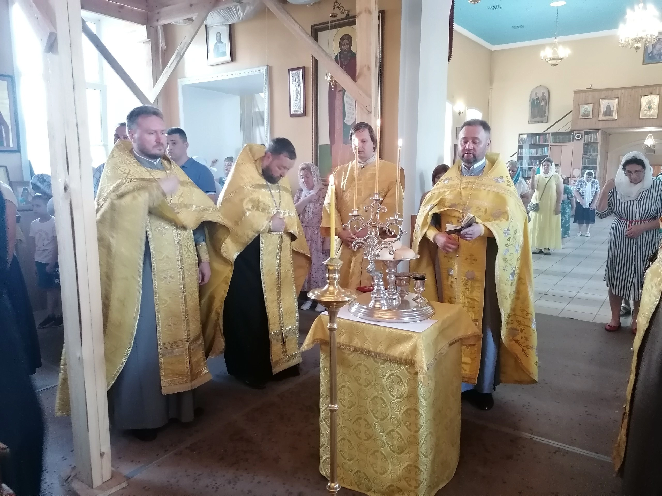 Всенощное бдение в канун праздника первоверховных апостолов Петра и Павла