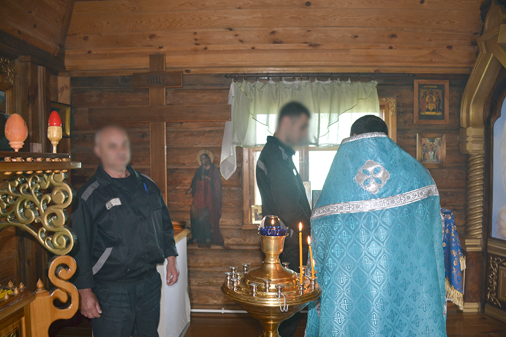 Протоиерей Антоний Шварёв совершил Божественную литургию в ИК-7