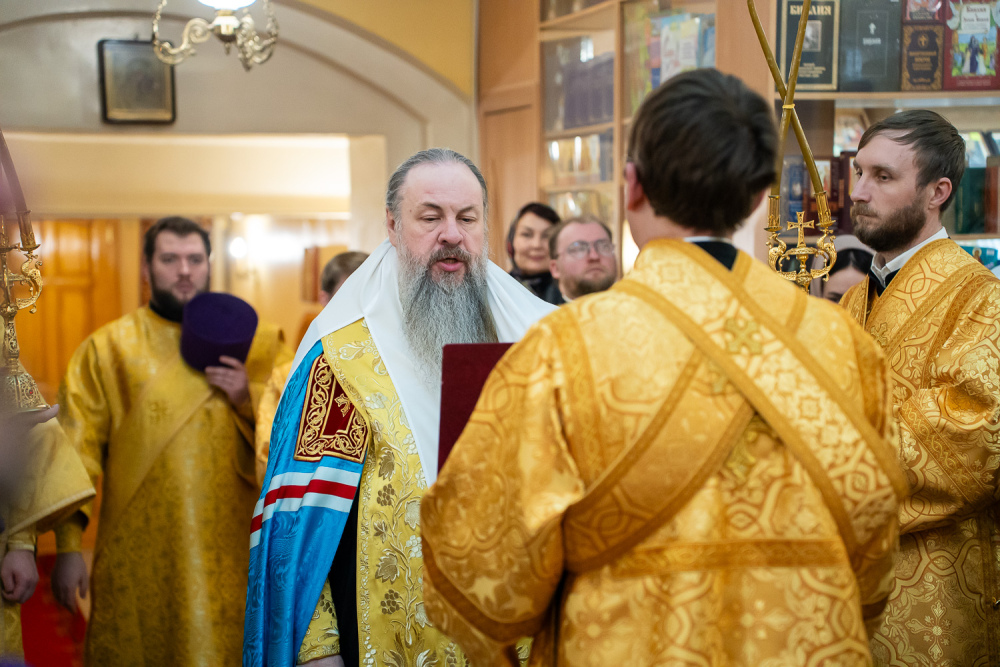 В канун престольного праздника митрополит Серафим совершил всенощное бдение в нашем храме