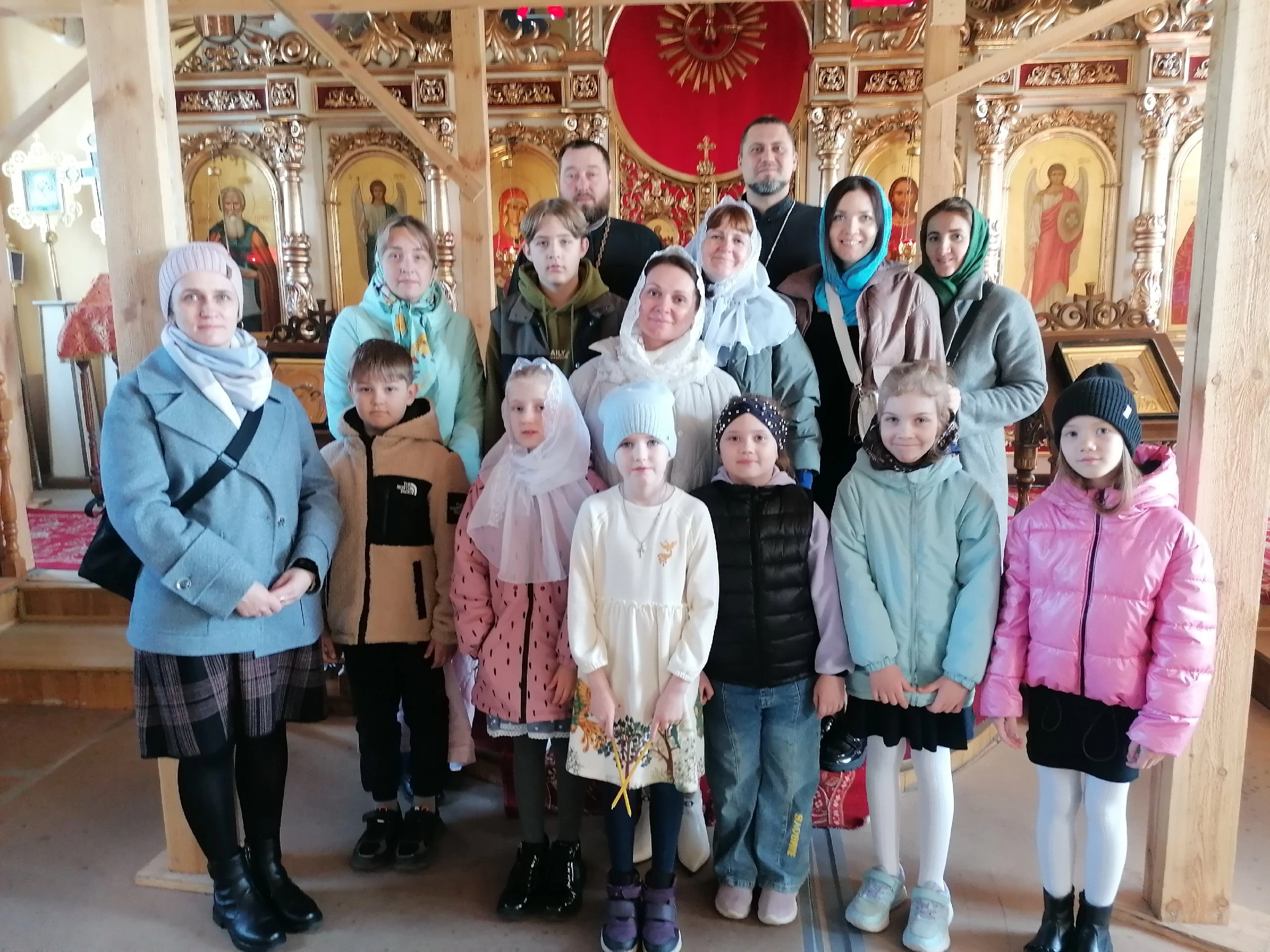 Священники встретились с учениками средней школы №1 города Спутник