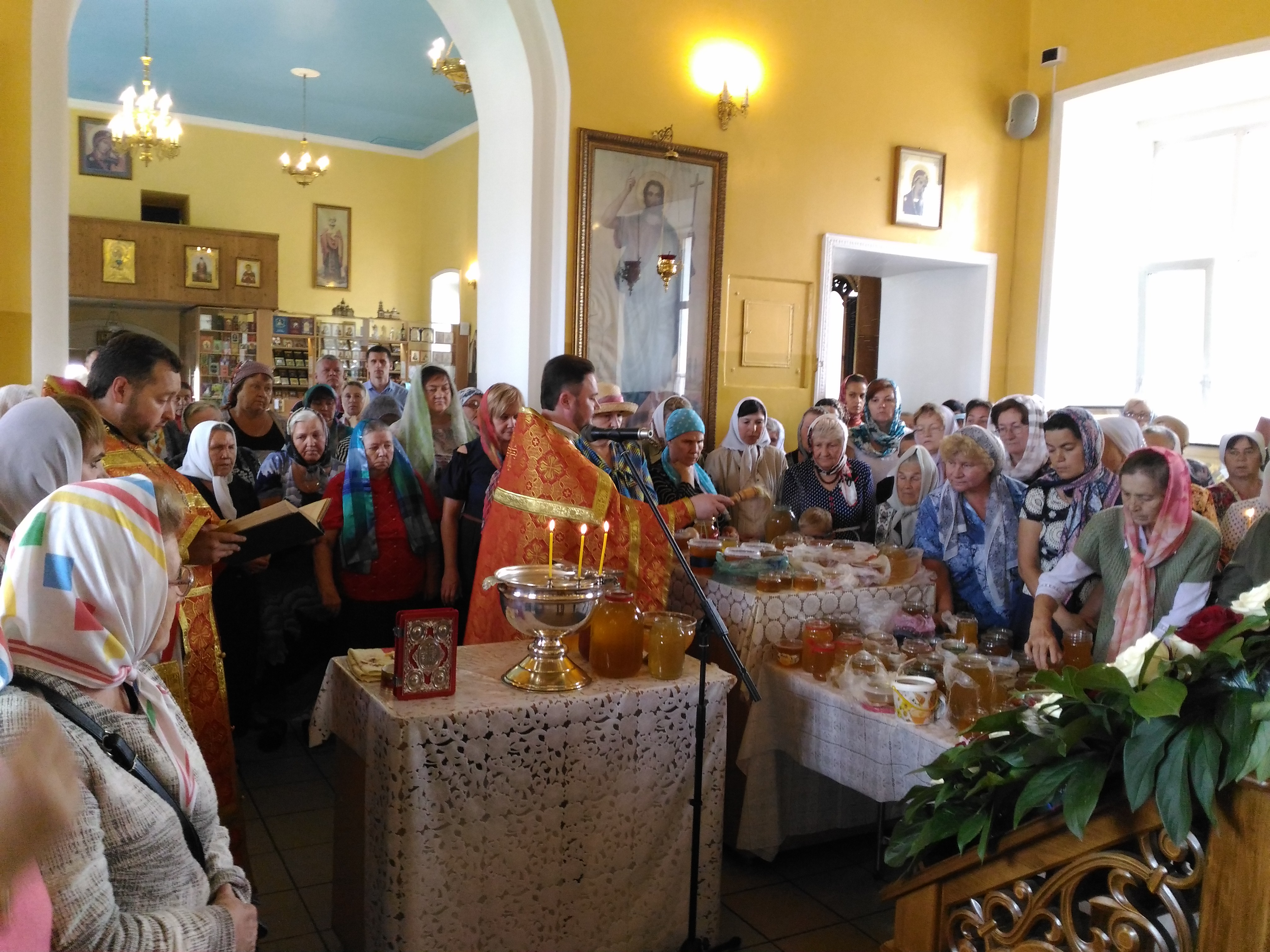 Праздник Происхождения (изнесения) Честных Древ Животворящего Креста Господня