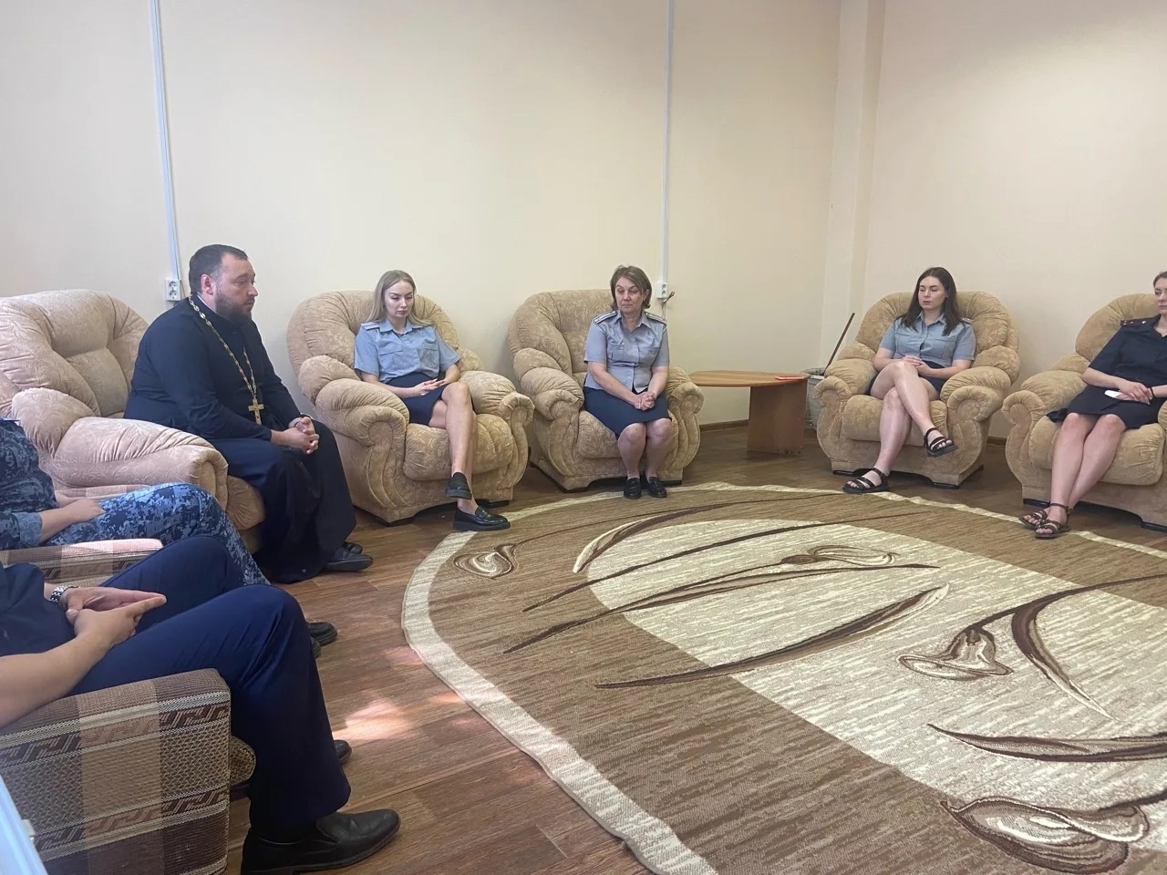 Протоиерей Антоний Шварев провел беседу с сотрудниками уголовно-исполнительной инспекции
