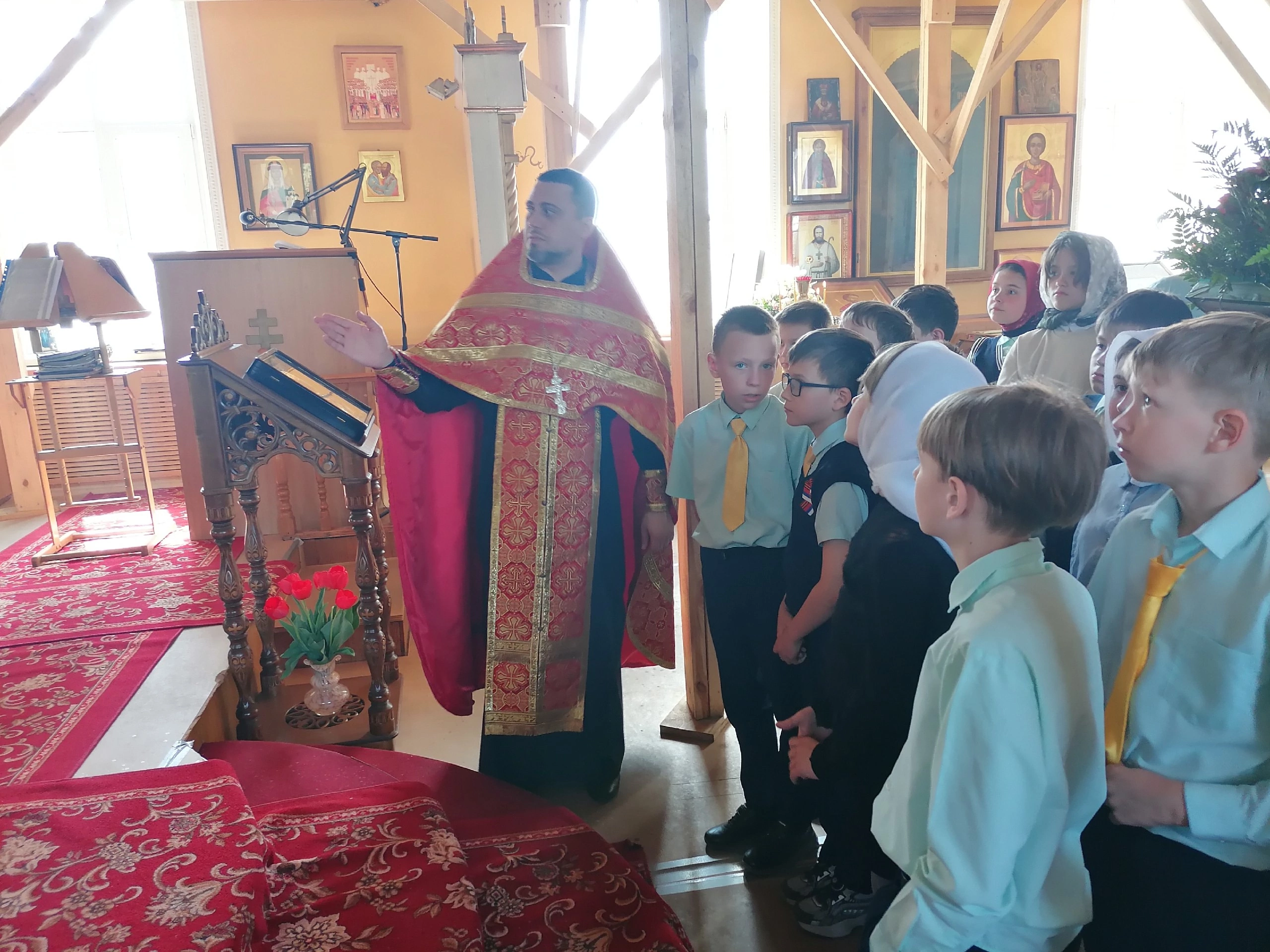 Иерей Владимир Журавлев встретился с учениками средней школы №60