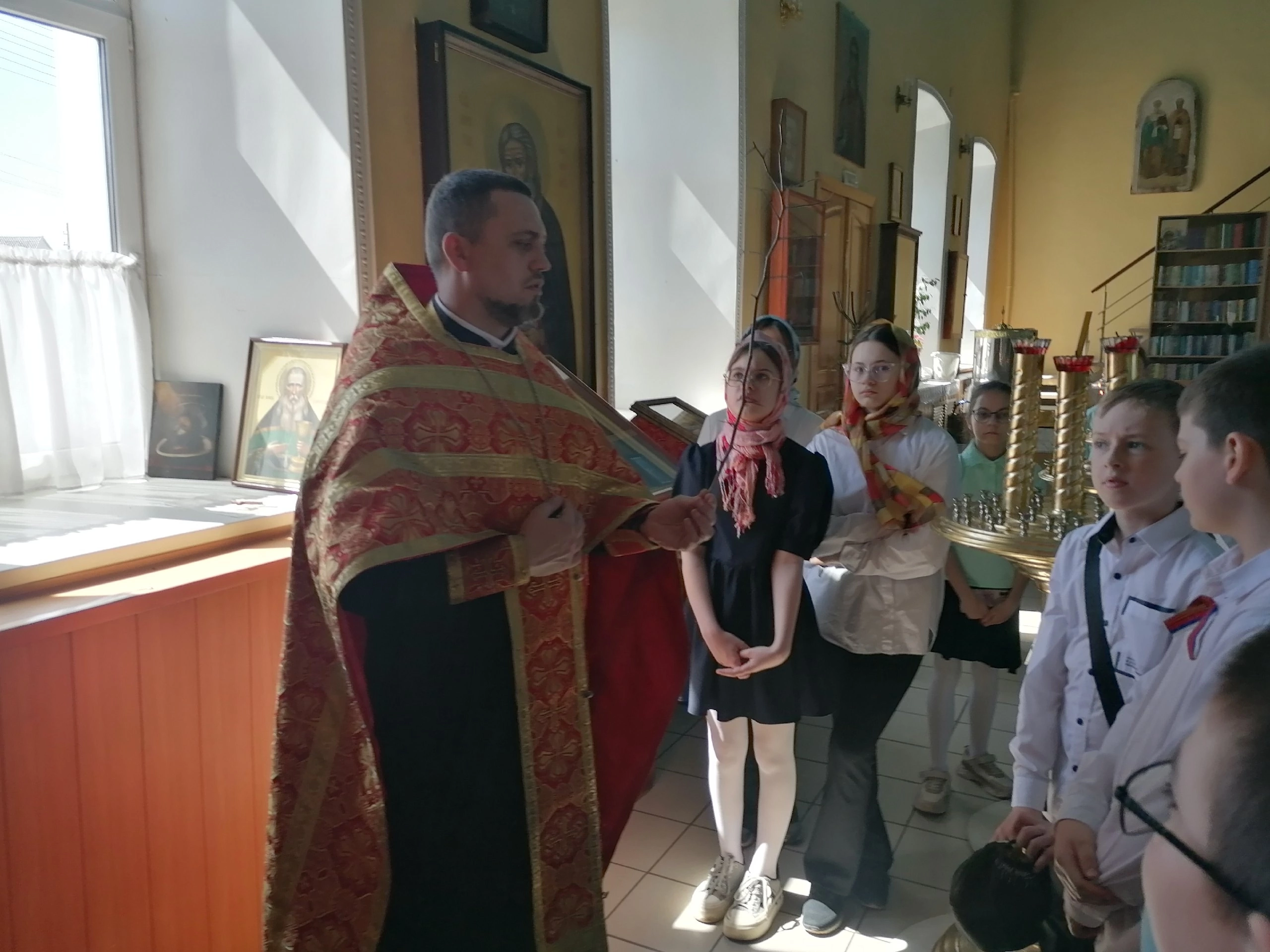 Встреча священника с учениками средней школы №60