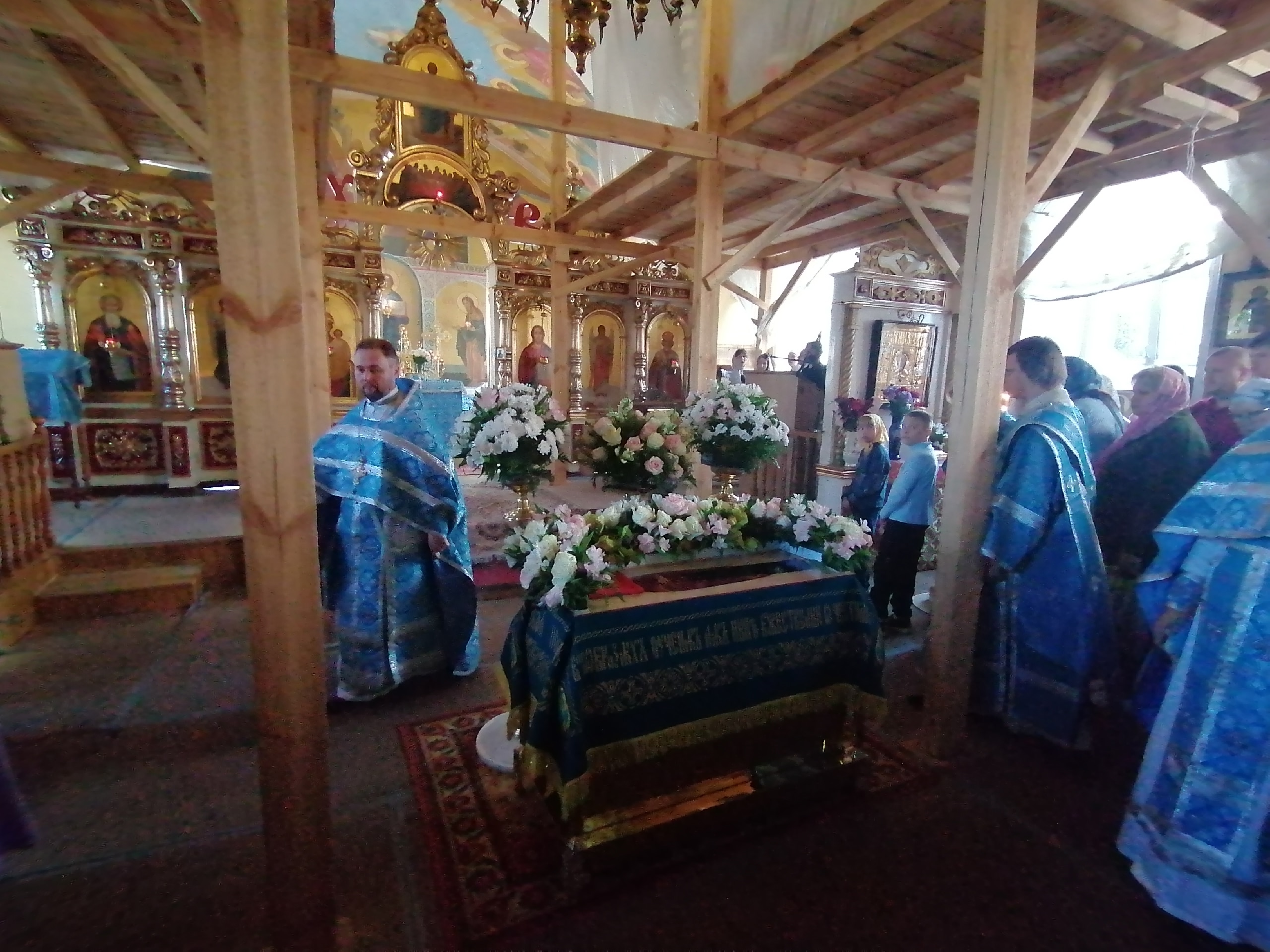 Протоиерей Александр Филиппов совершил молебен об учащихся перед началом нового учебного года