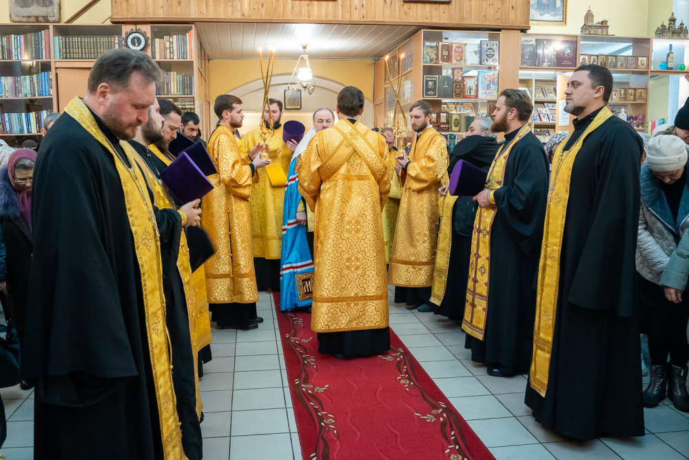 В канун престольного праздника митрополит Серафим совершил всенощное бдение в нашем храме