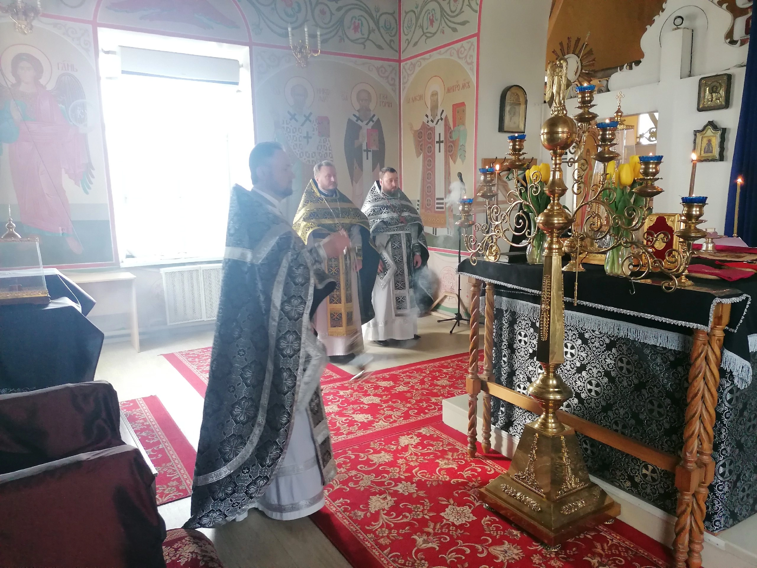 Протоиерей Александр Филиппов совершил Божественную Литургию Преждеосвященных Даров