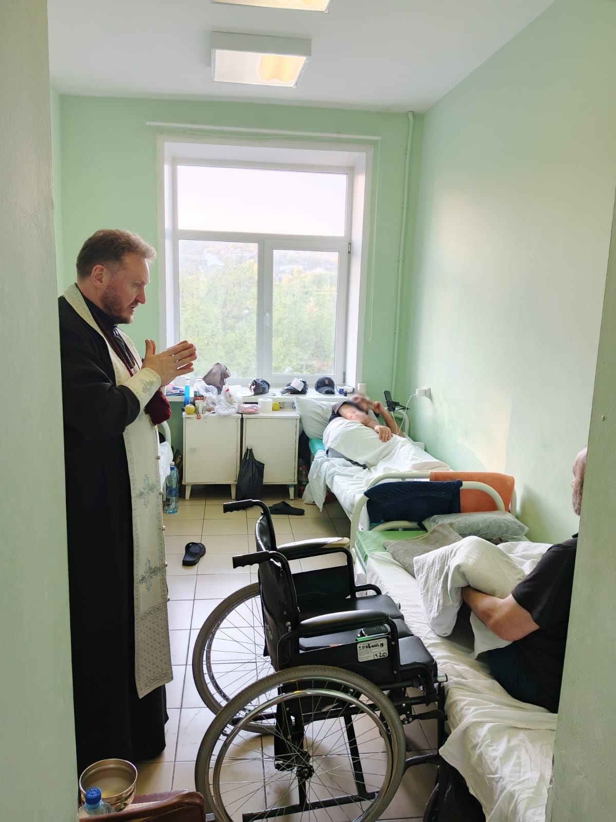 Священники посетили раненых участников СВО в военном госпитале Пензы