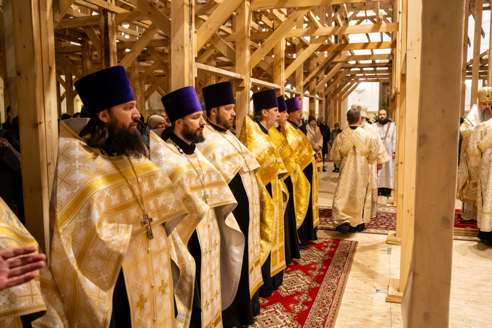 В праздник Рождества Христова протоиерей Александр Филиппов сослужил иерархам Пензенской митрополии за великой вечерней в Спасском кафедральном соборе