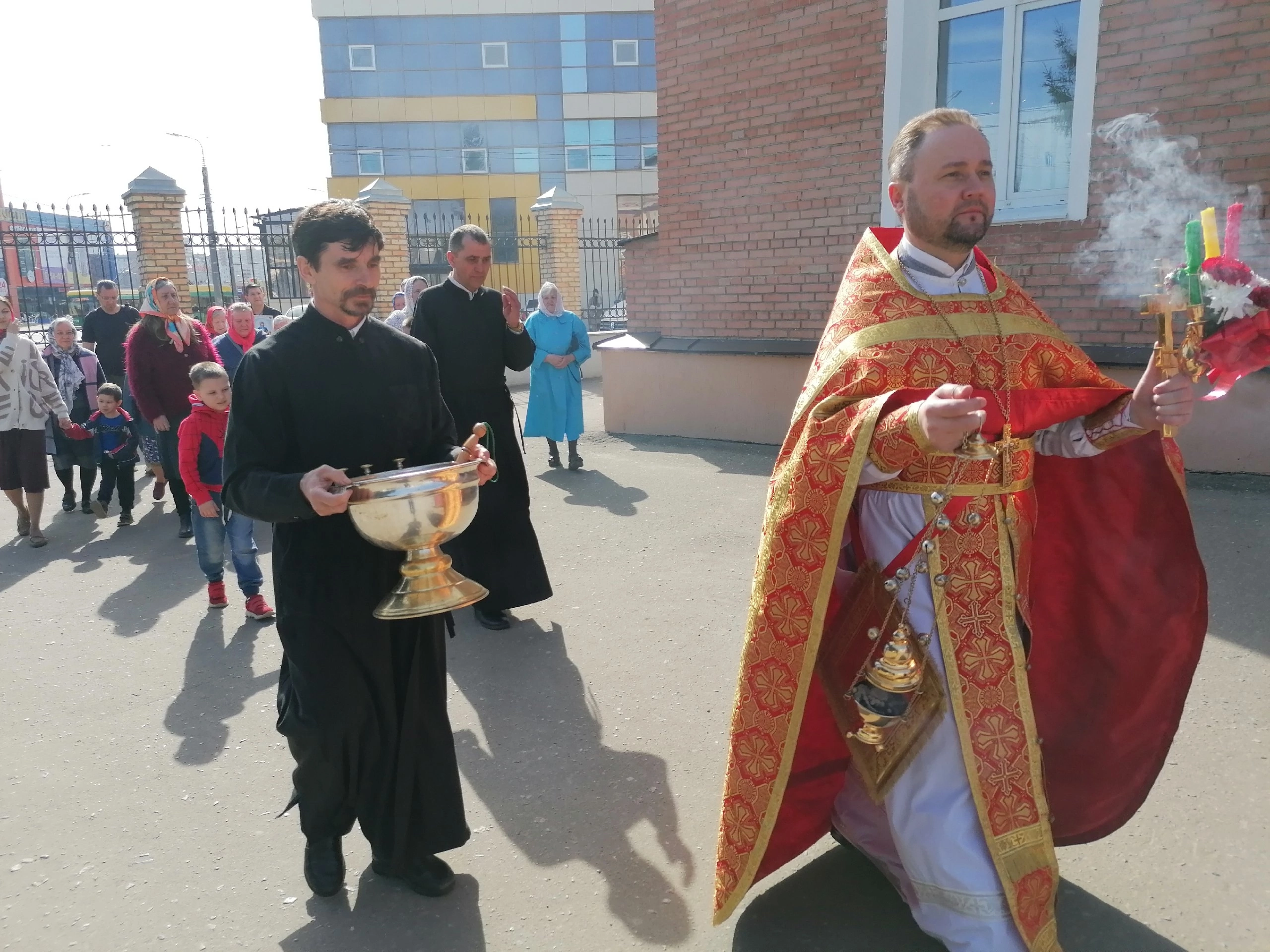 В понедельник Светлой седмицы протоиерей Александр Филиппов совершил Божественную литургию