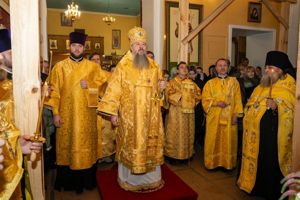 В канун престольного праздника митрополит Серафим совершил всенощное бдение в нашем храме