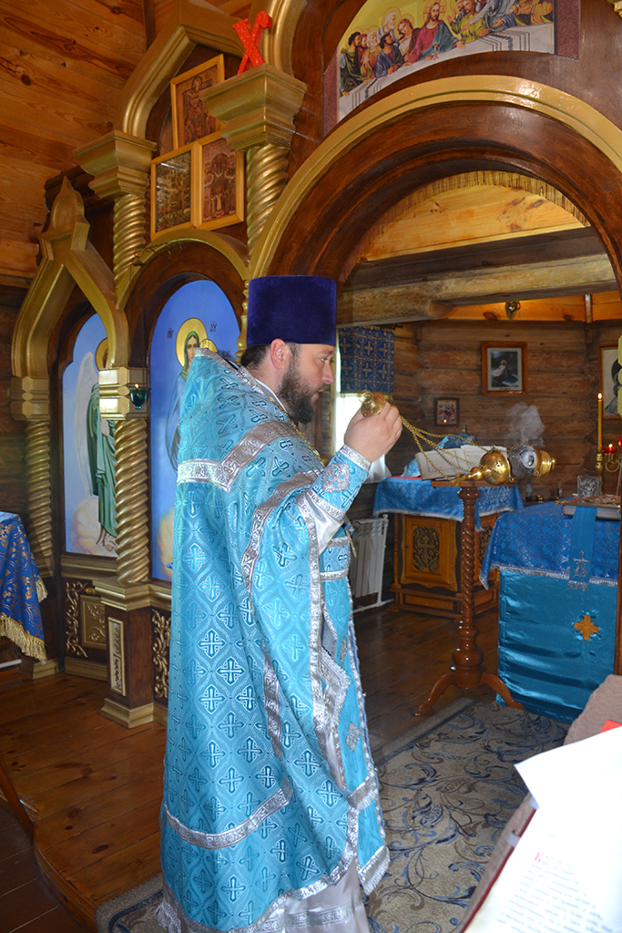 Протоиерей Антоний Шварёв совершил Божественную литургию в ИК-7