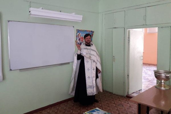 Иерей Сергий Беляков освятил здание школы №28 города Пензы