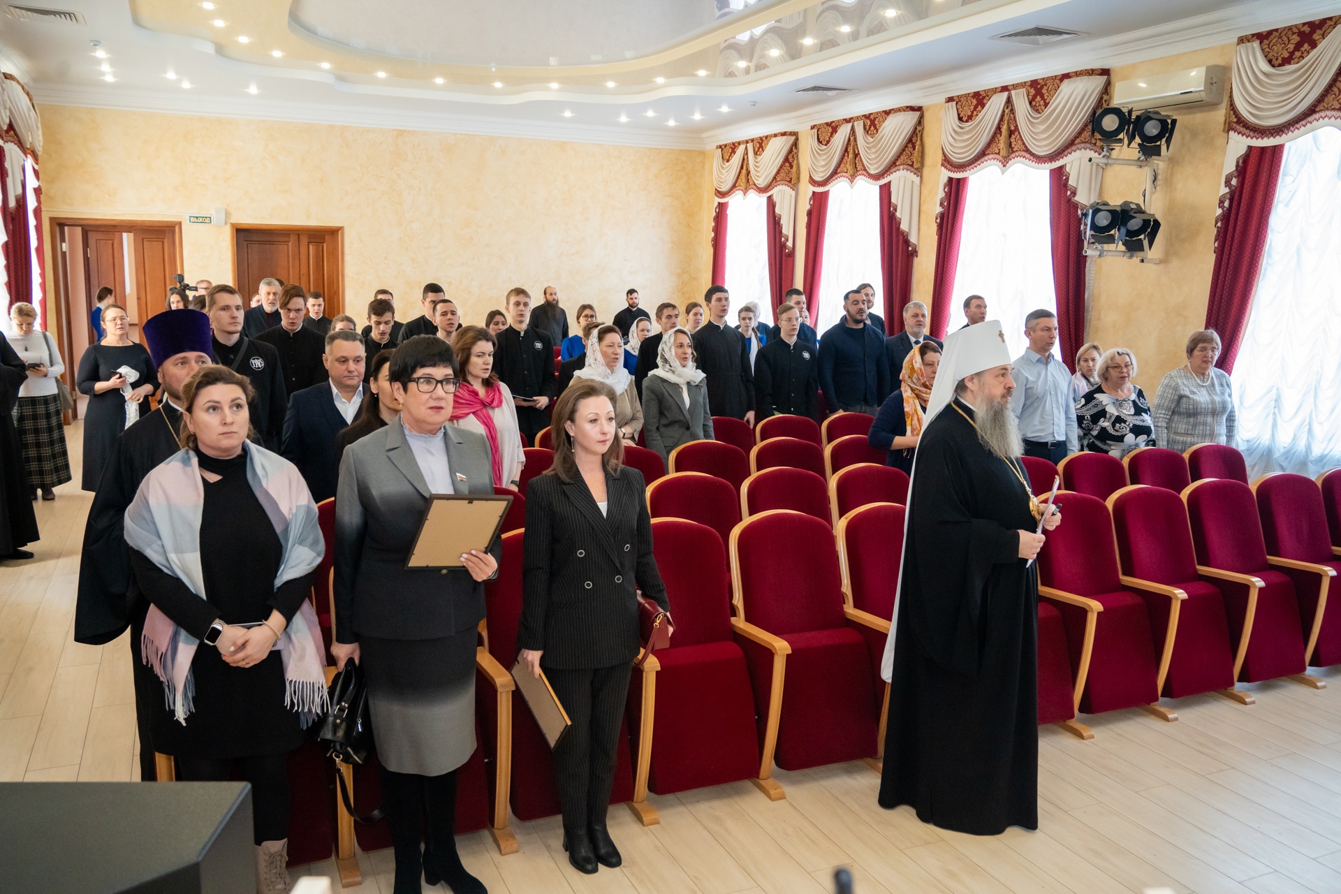 Протоиерей Александр Филиппов сослужил митрополиту Серафиму в престольный праздник и актовый день в Пензенской духовной семинарии   