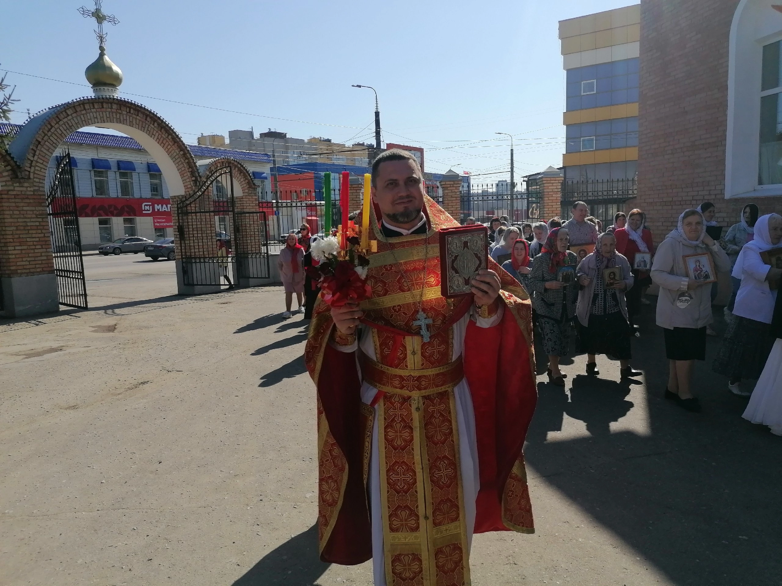 В четверг Светлой седмицы иерей Владимир Журавлев совершил Божественную литургию