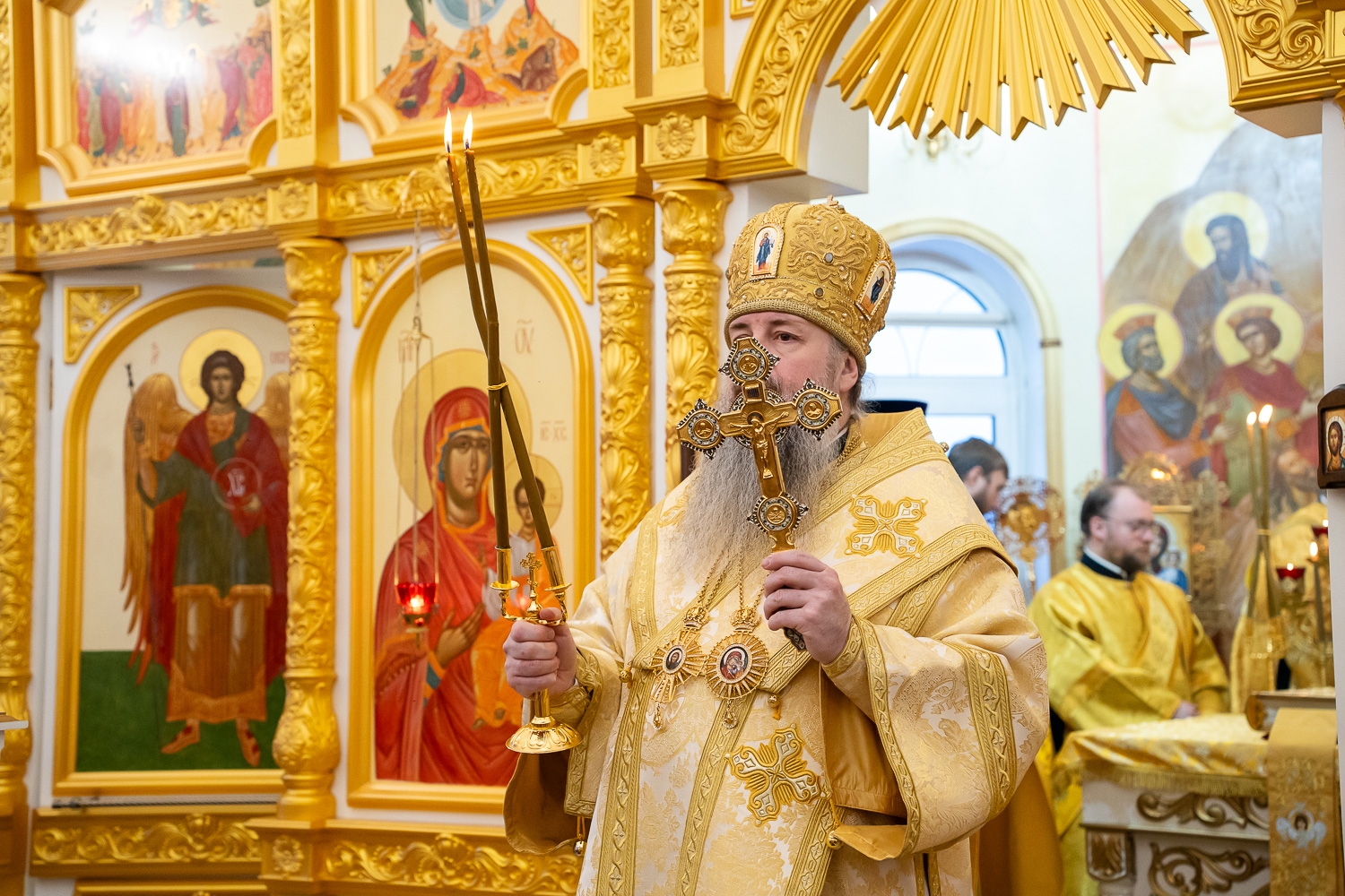 Митрополит Пензенский и Нижнеломовский Серафим совершил литургию в Троицком храме в Камайке