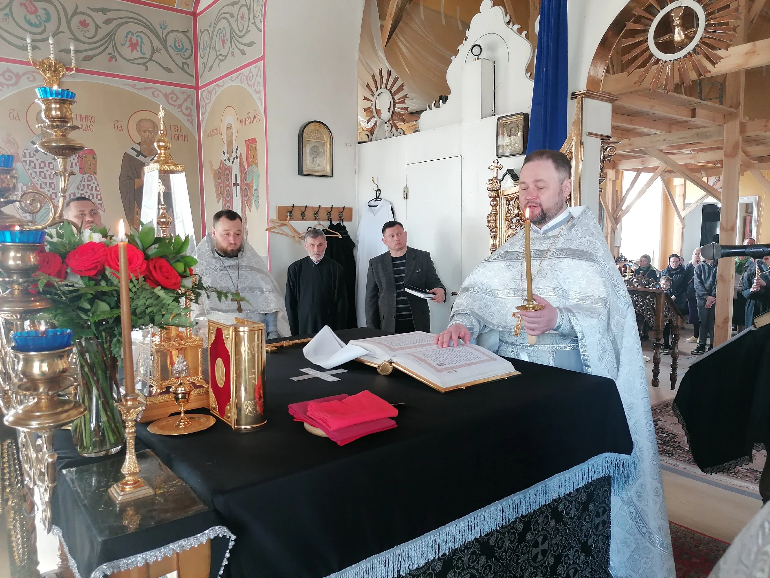 В Великую Субботу протоиерей Александр Филиппов совершил Литургию святителя Василия Великого