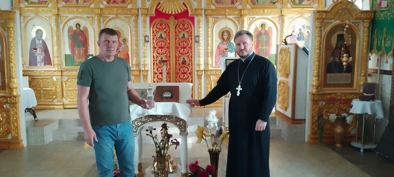 Иерей Сергий Карасёв с волонтёрами отправили крещенскую воду для бойцов СВО