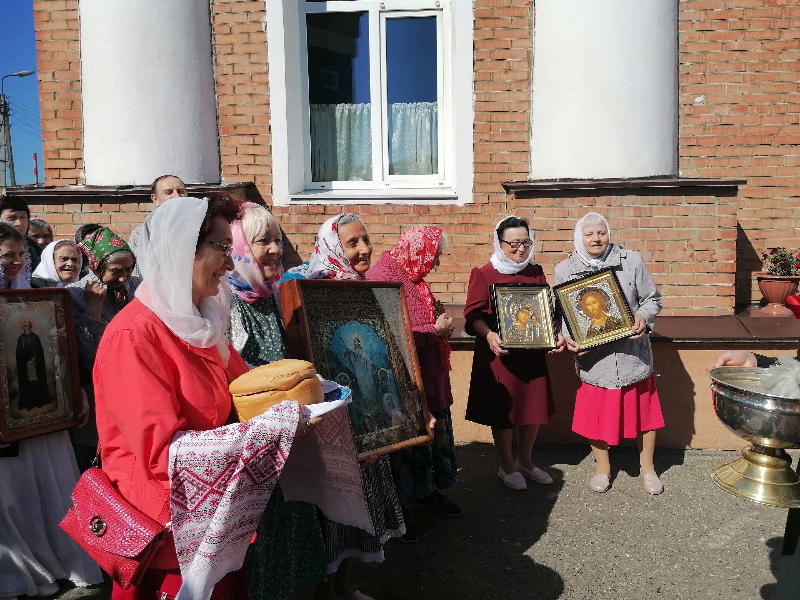 В четверг Светлой седмицы иерей Владимир Журавлев совершил Божественную литургию