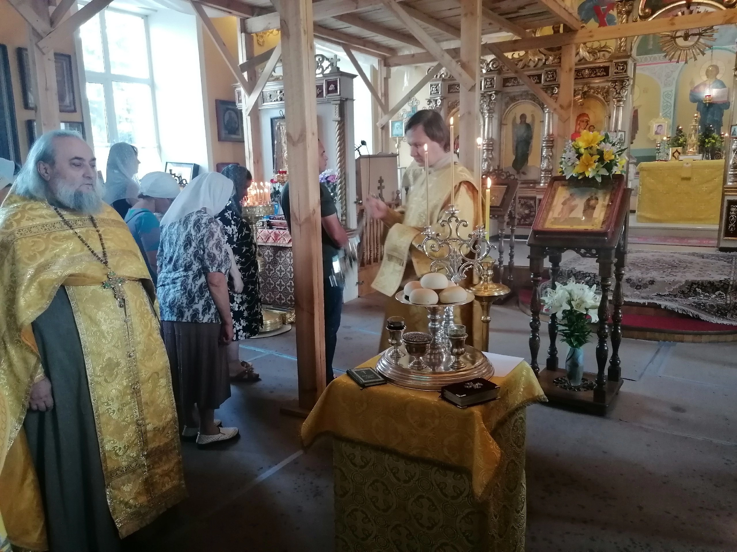 Всенощное бдение в канун праздника первоверховных апостолов Петра и Павла