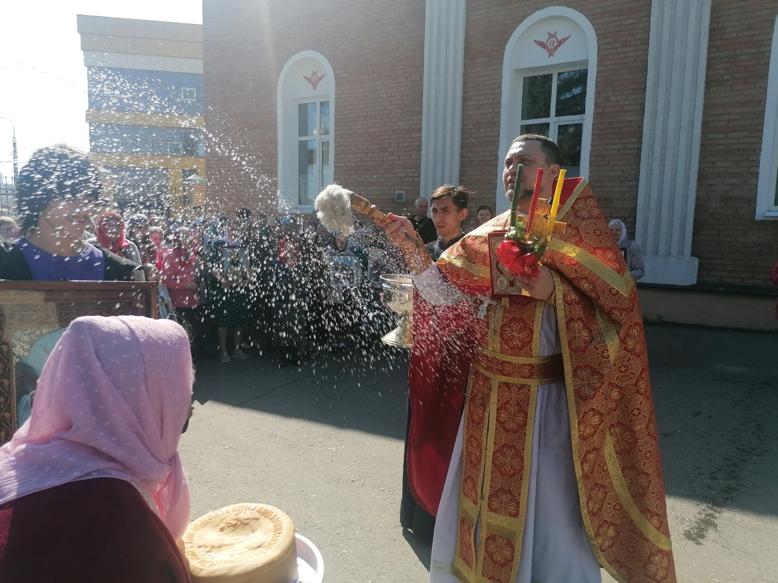 В пятницу Светлой седмицы иерей Владимир Журавлев совершил Божественную литургию