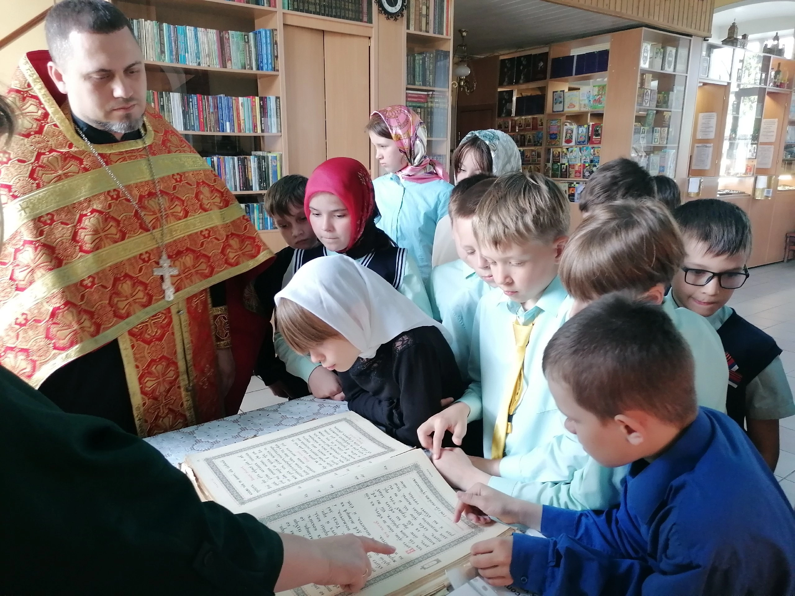 Иерей Владимир Журавлев встретился с учениками средней школы №60