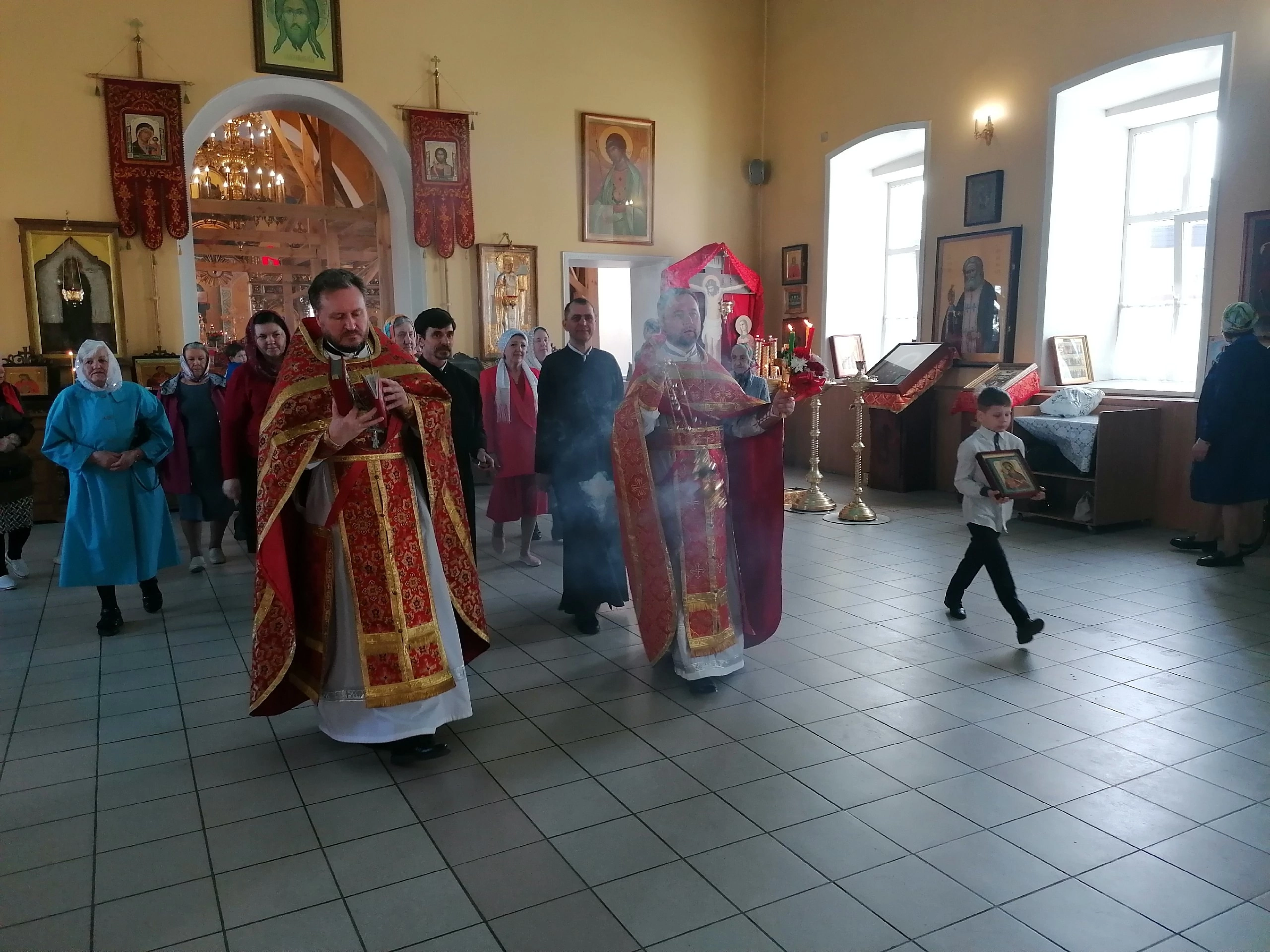 В понедельник Светлой седмицы протоиерей Александр Филиппов совершил Божественную литургию