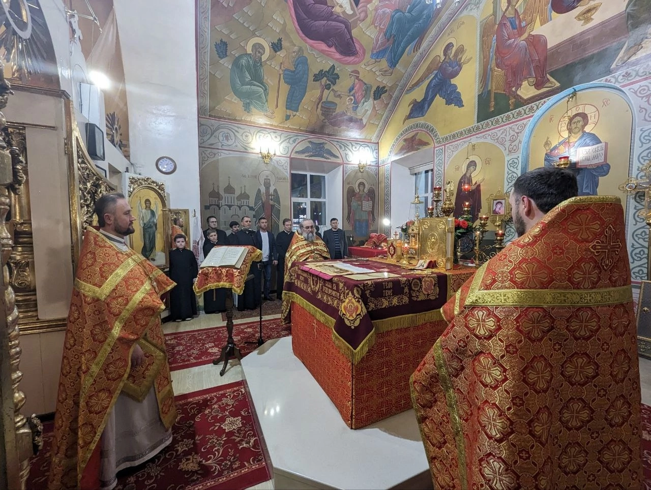 В праздник Светлого Христова Воскресения протоиерей Александр Филиппов совершил торжественное богослужение в нашем храме