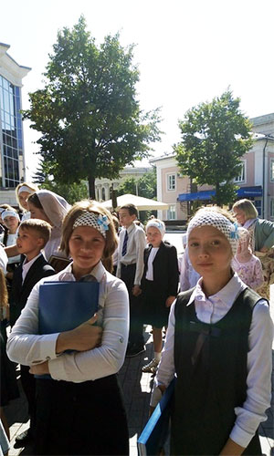 Ребята из молодежной групы нашего храма участвовали в Детском епархиальном крестном ходе перед началом учкбного года