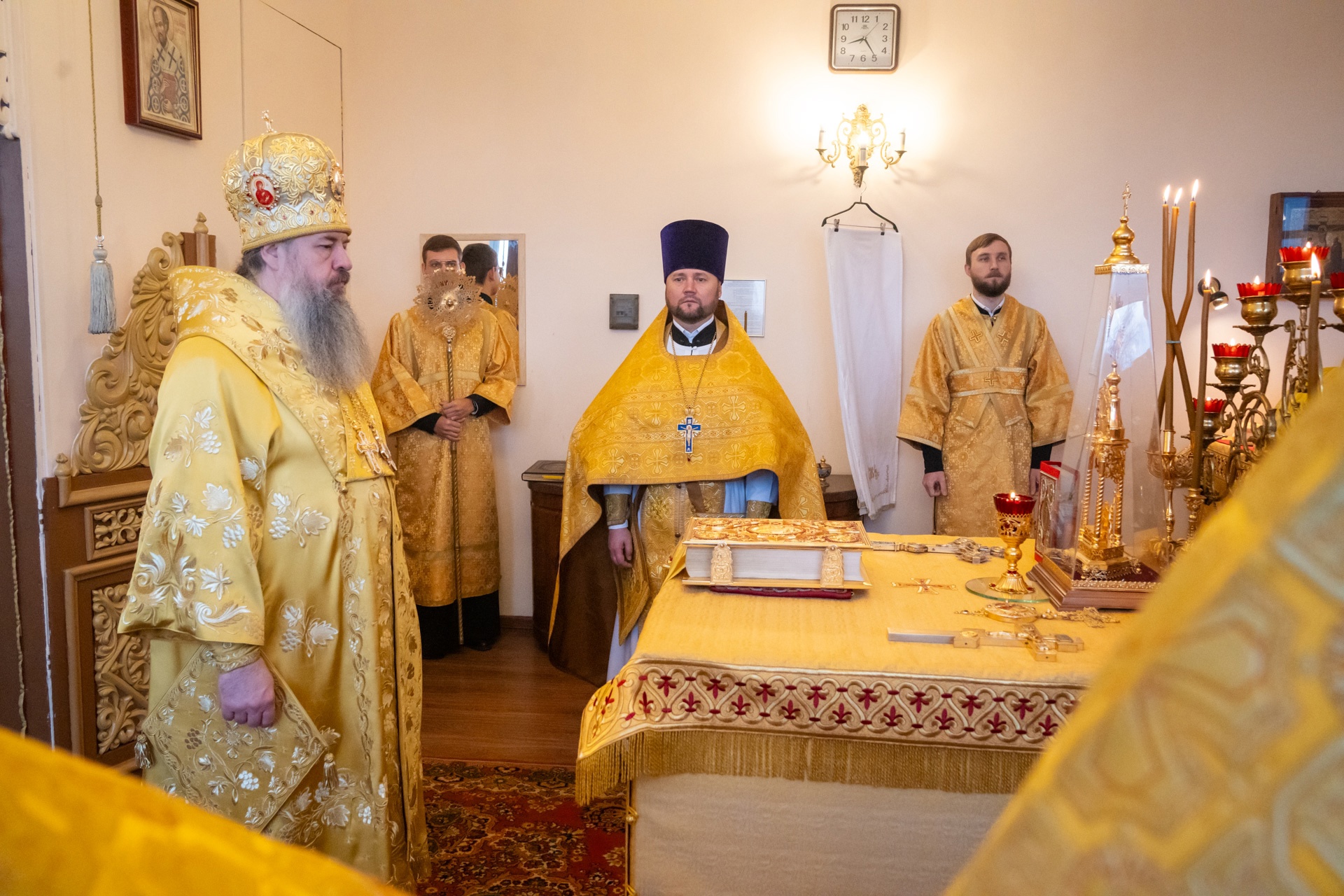 Протоиерей Александр Филиппов сослужил митрополиту Серафиму в престольный праздник и актовый день в Пензенской духовной семинарии   