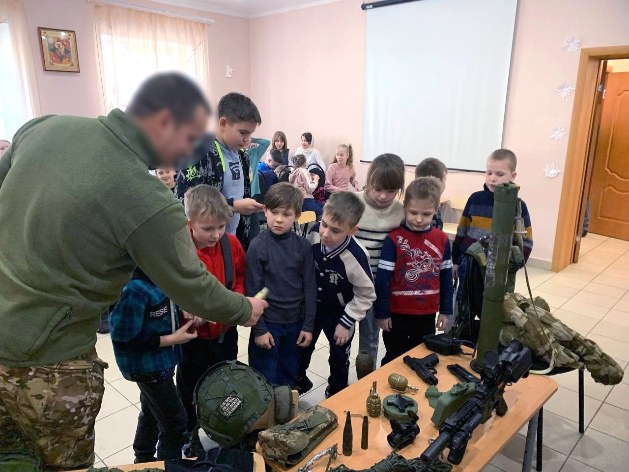 В воскресной школе Никольского храма в Терновке состоялся урок мужества