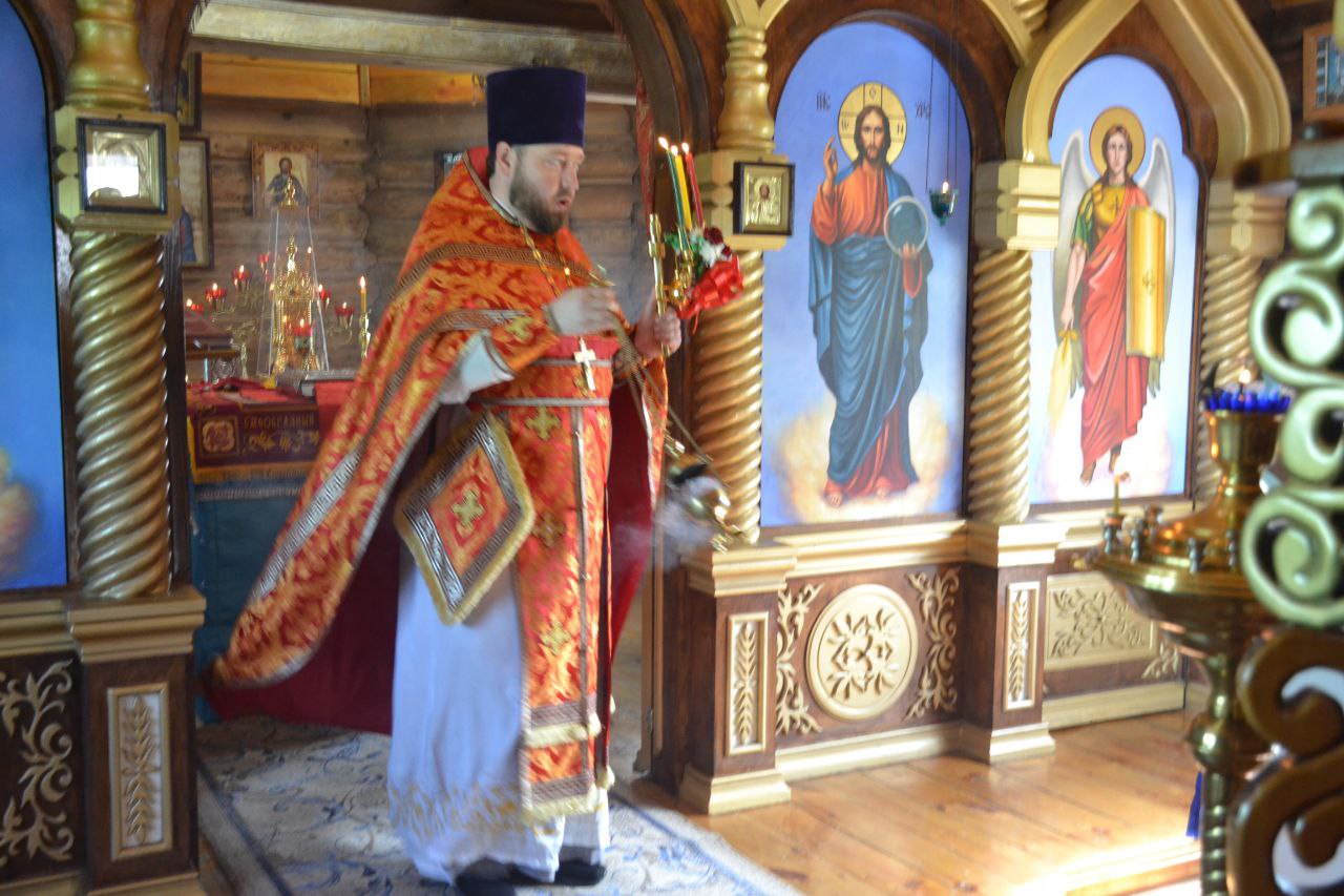 Протоиерей Антоний Шварёв совершил Божественную литургию в ИК-7