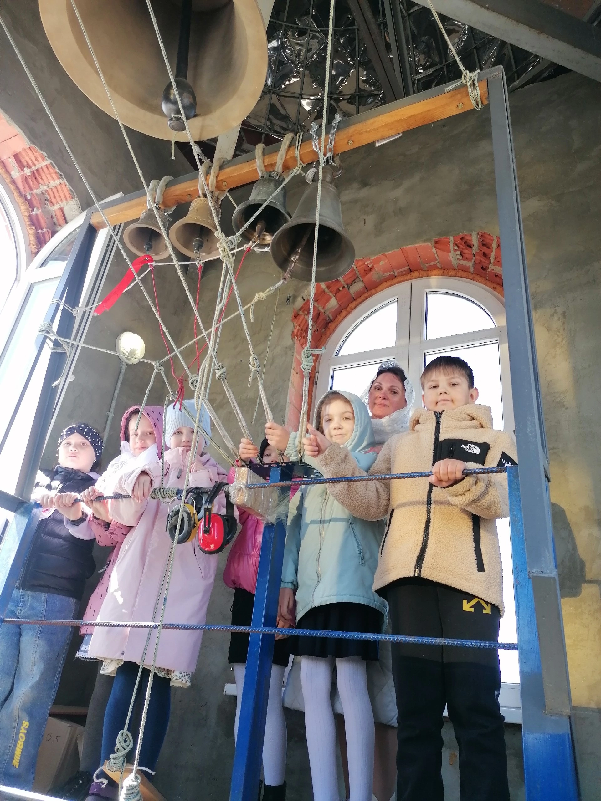 Священники встретились с учениками средней школы №1 города Спутник