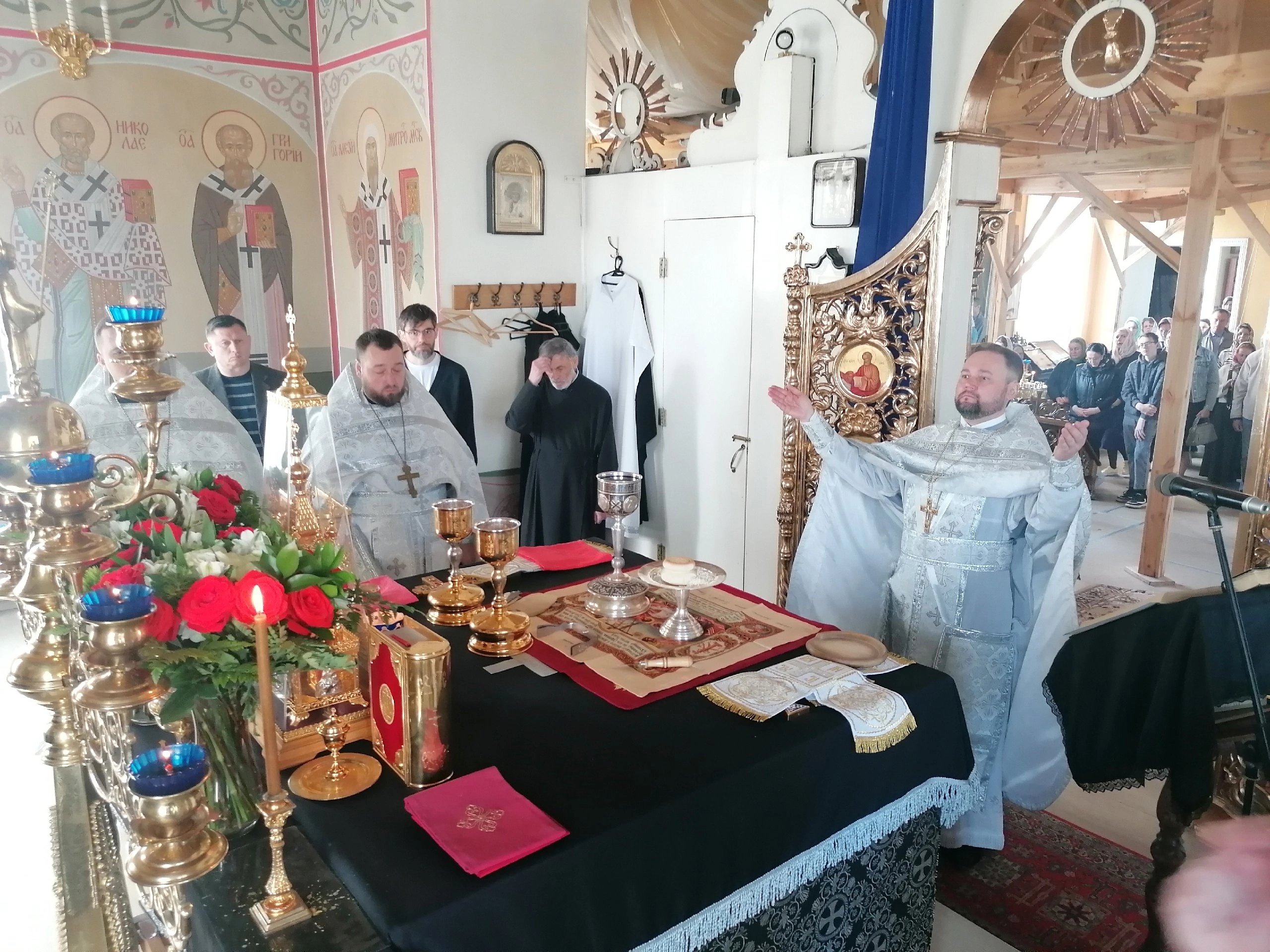 В Великую Субботу протоиерей Александр Филиппов совершил Литургию святителя Василия Великого