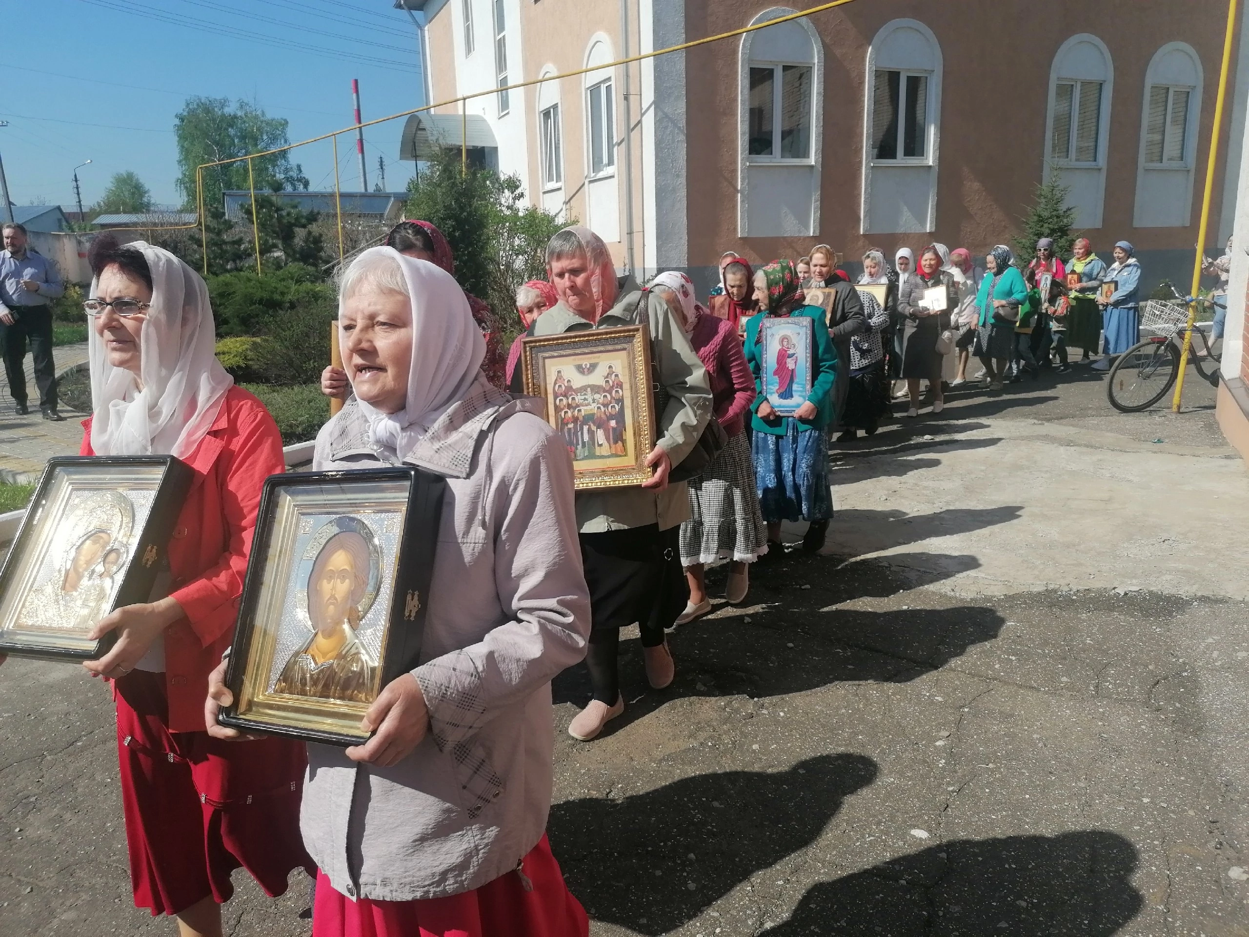 В пятницу Светлой седмицы иерей Владимир Журавлев совершил Божественную литургию