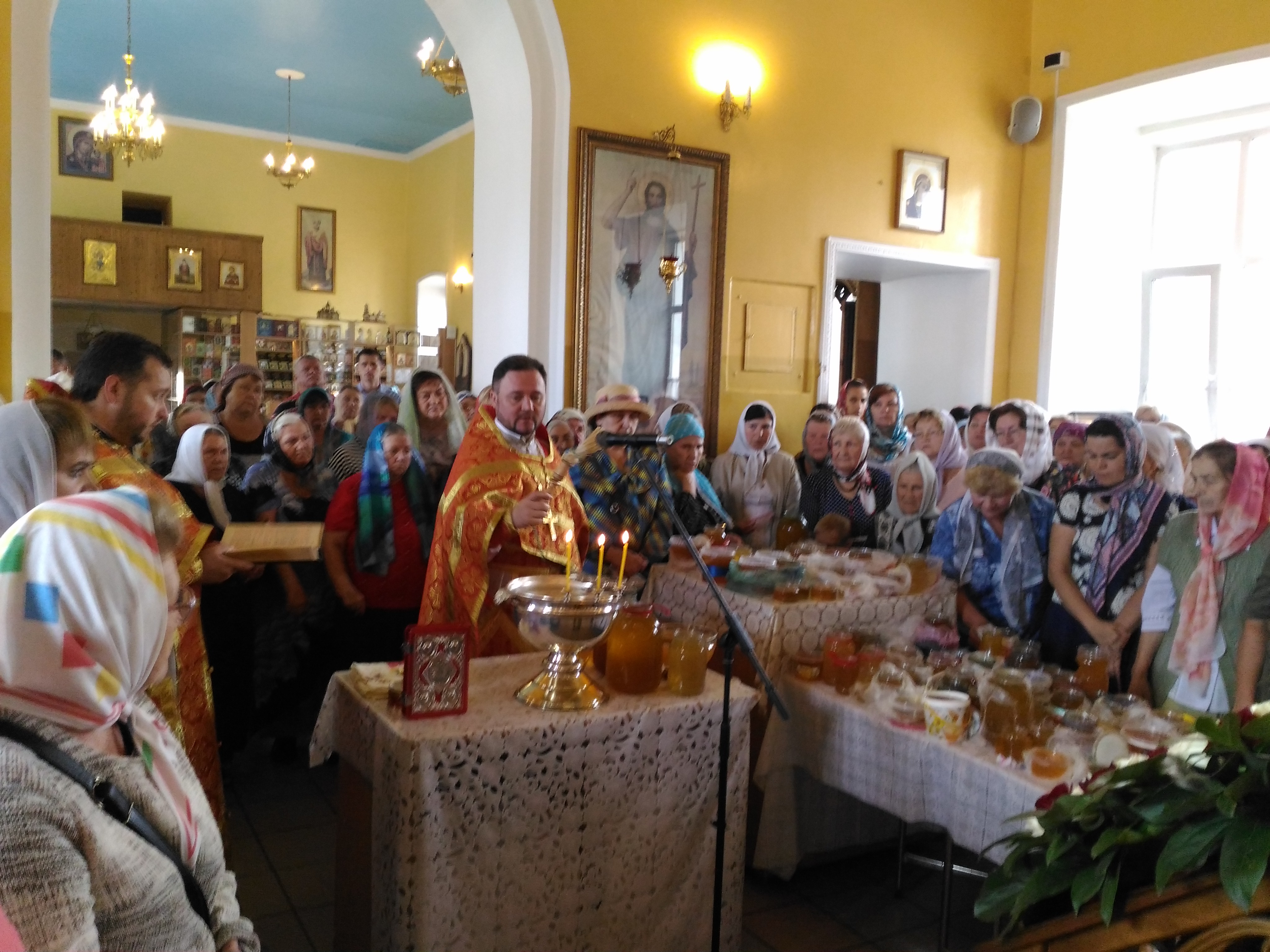Праздник Происхождения (изнесения) Честных Древ Животворящего Креста Господня