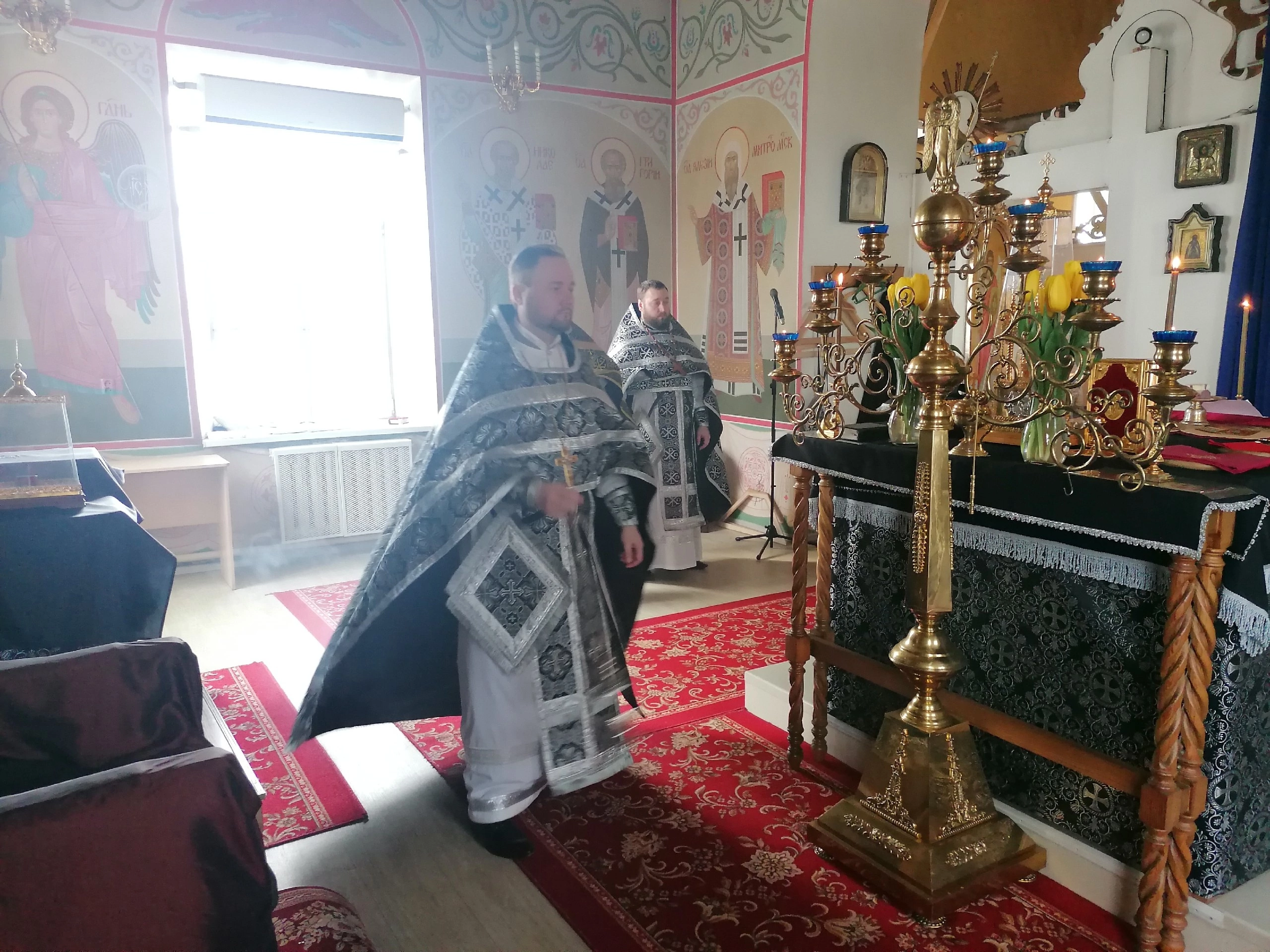 Протоиерей Александр Филиппов совершил Божественную Литургию Преждеосвященных Даров